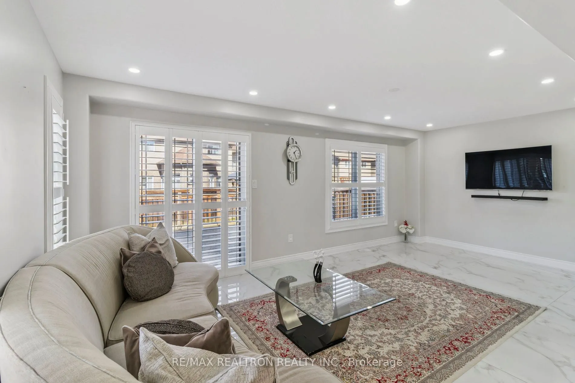 45 Irwin Crescent