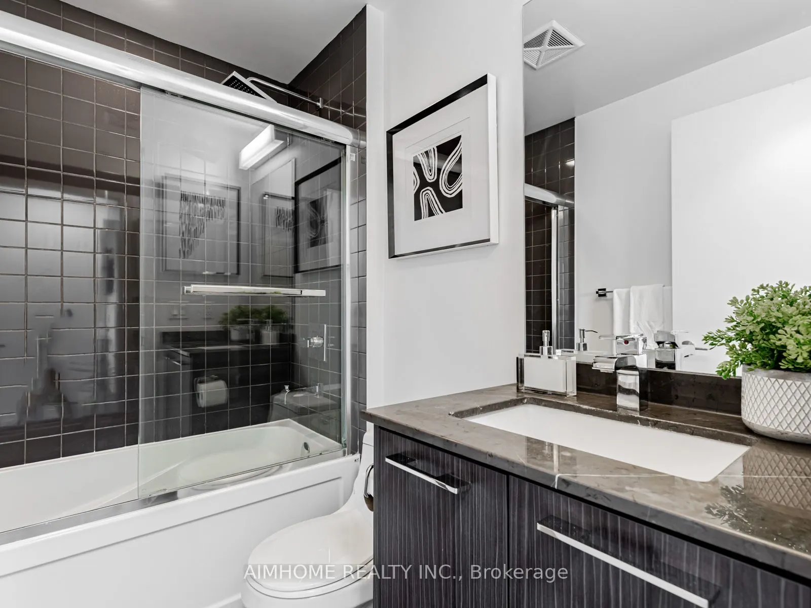 9471 Yonge Street, #1202