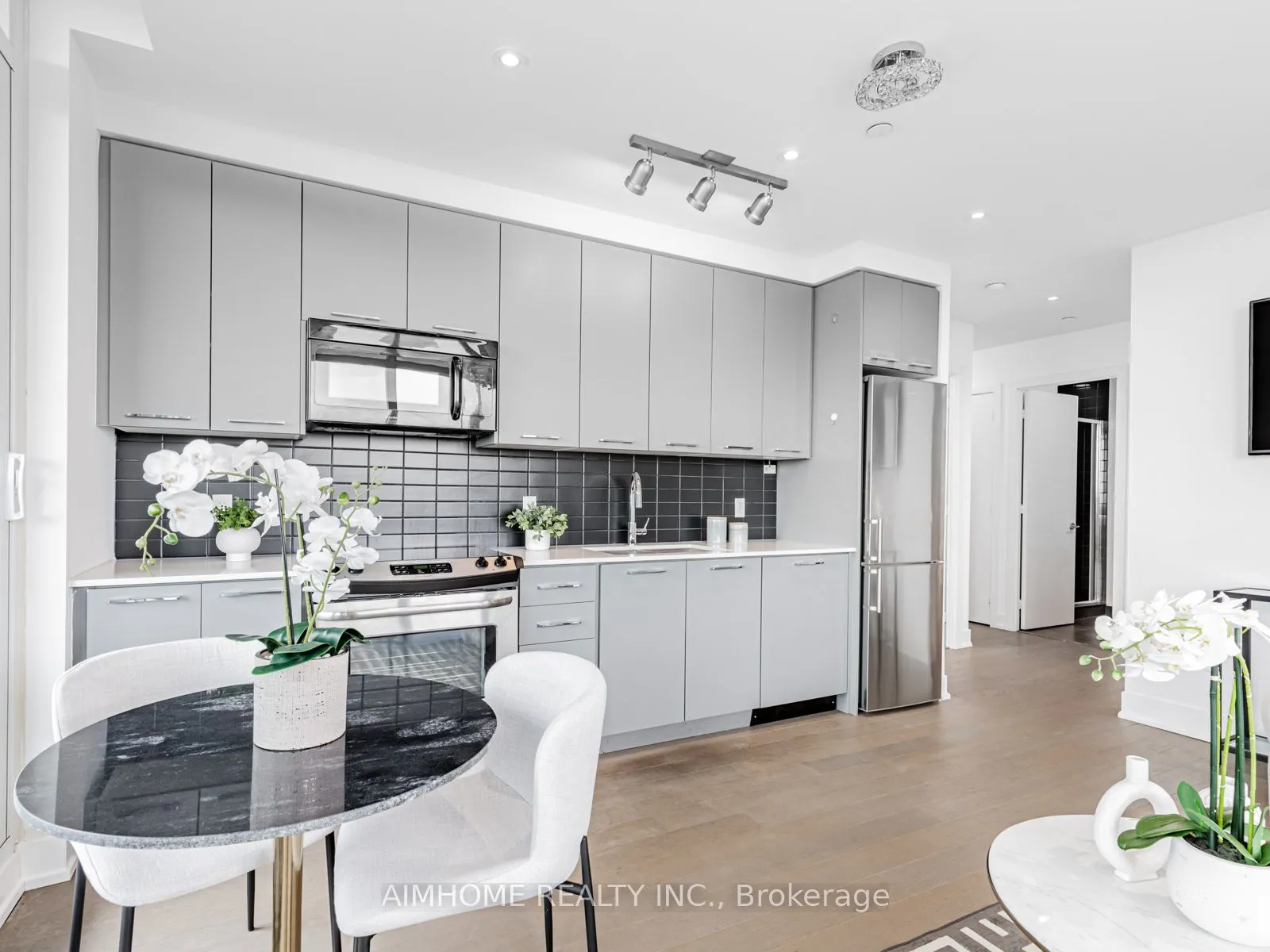 9471 Yonge Street, #1202
