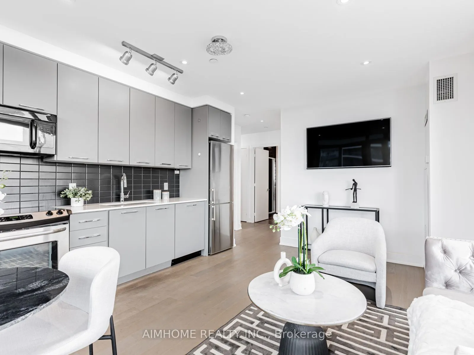 9471 Yonge Street, #1202