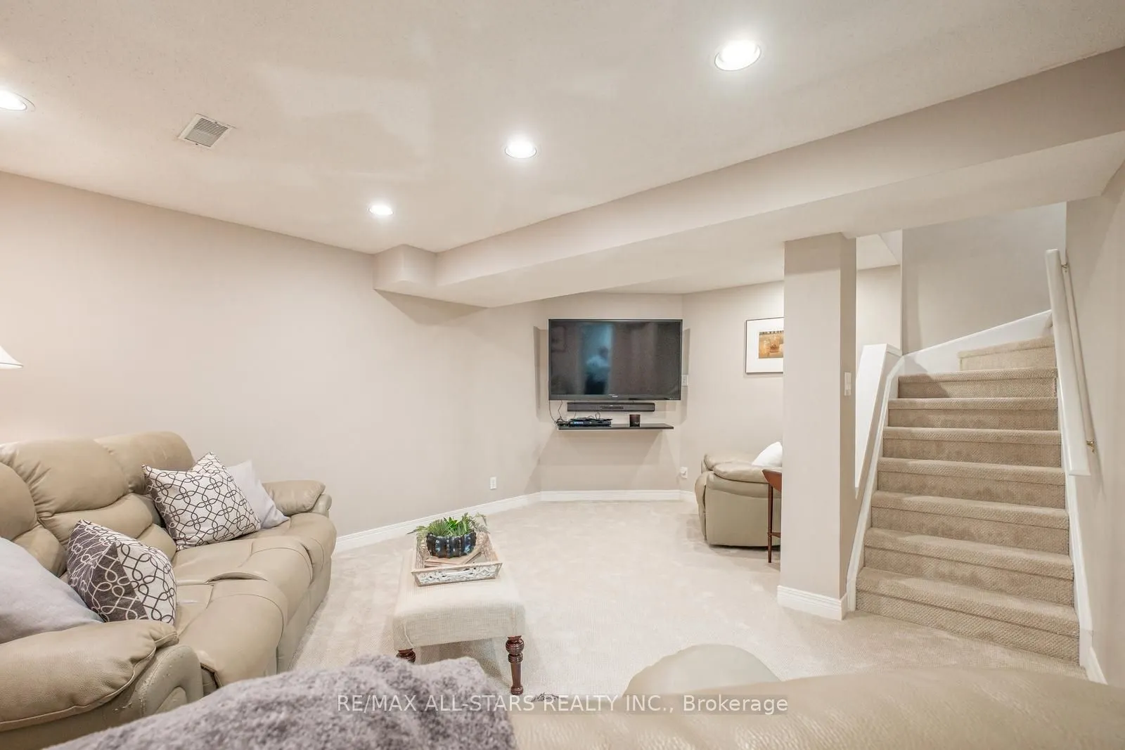 9 Steepleview Crescent