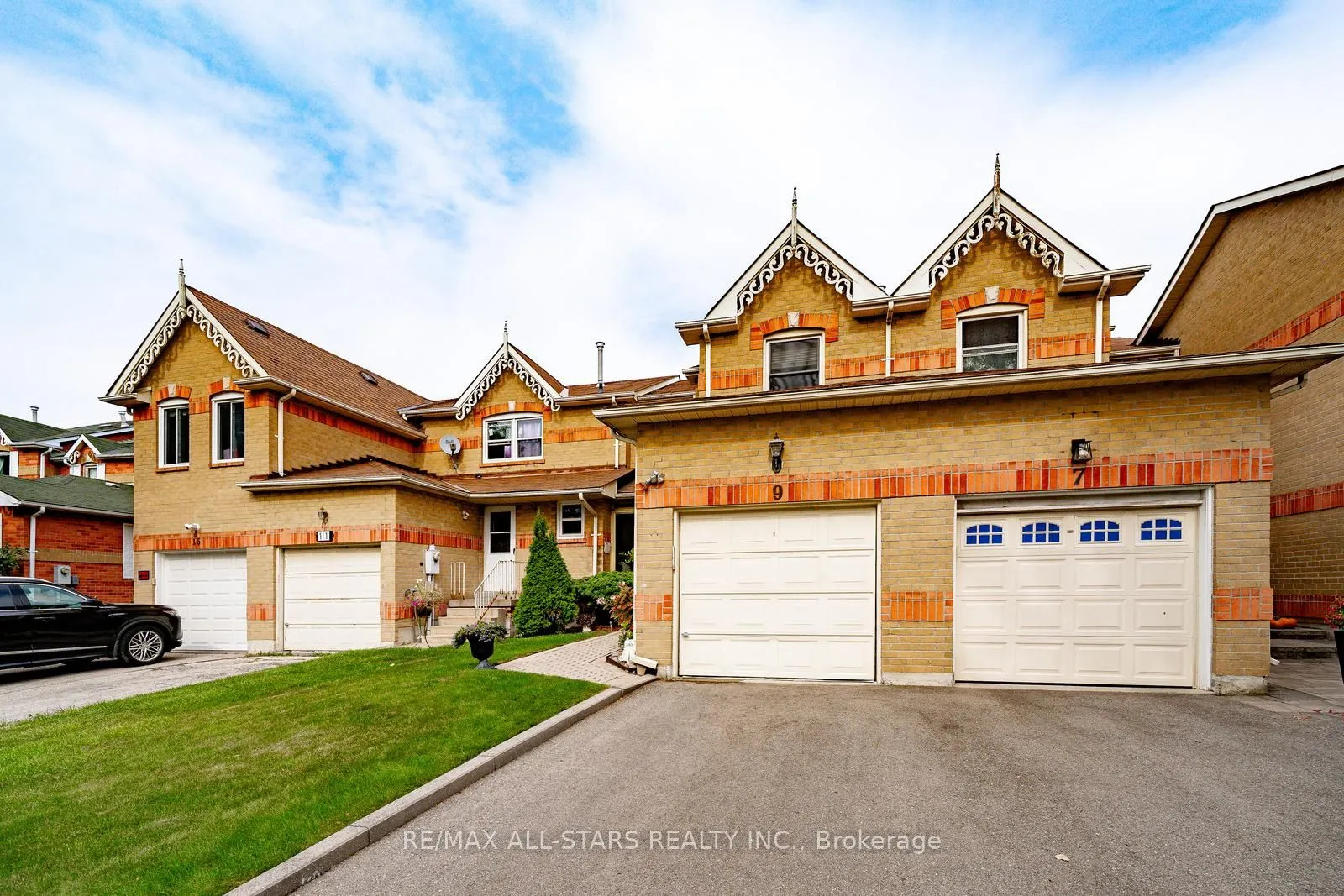 9 Steepleview Crescent