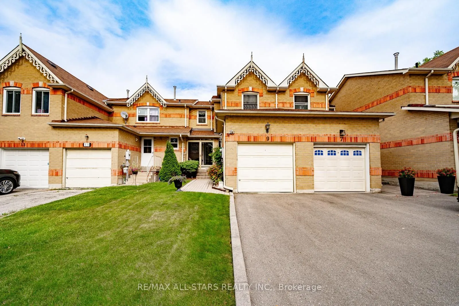 9 Steepleview Crescent
