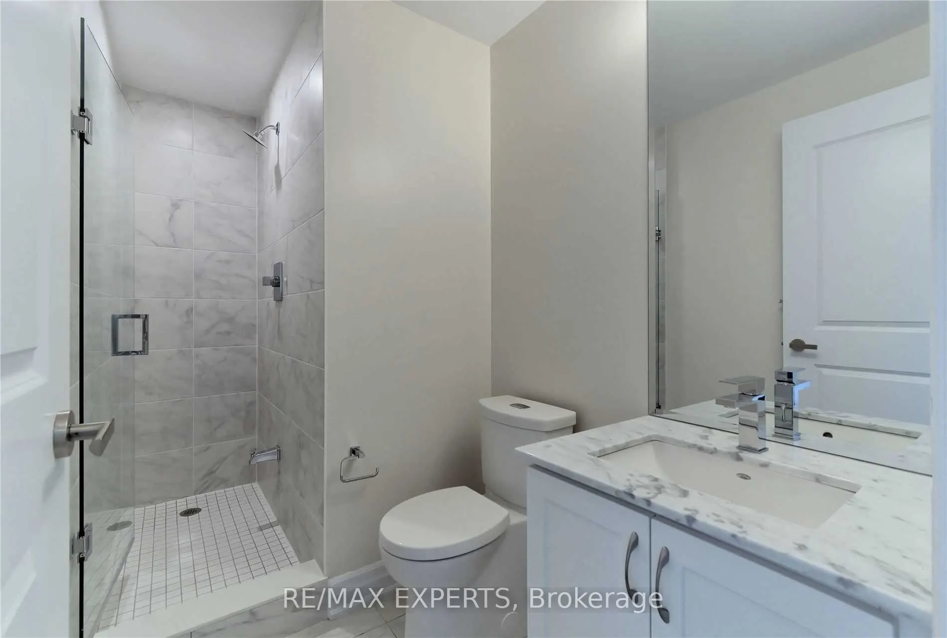 9085 Jane Street, #907