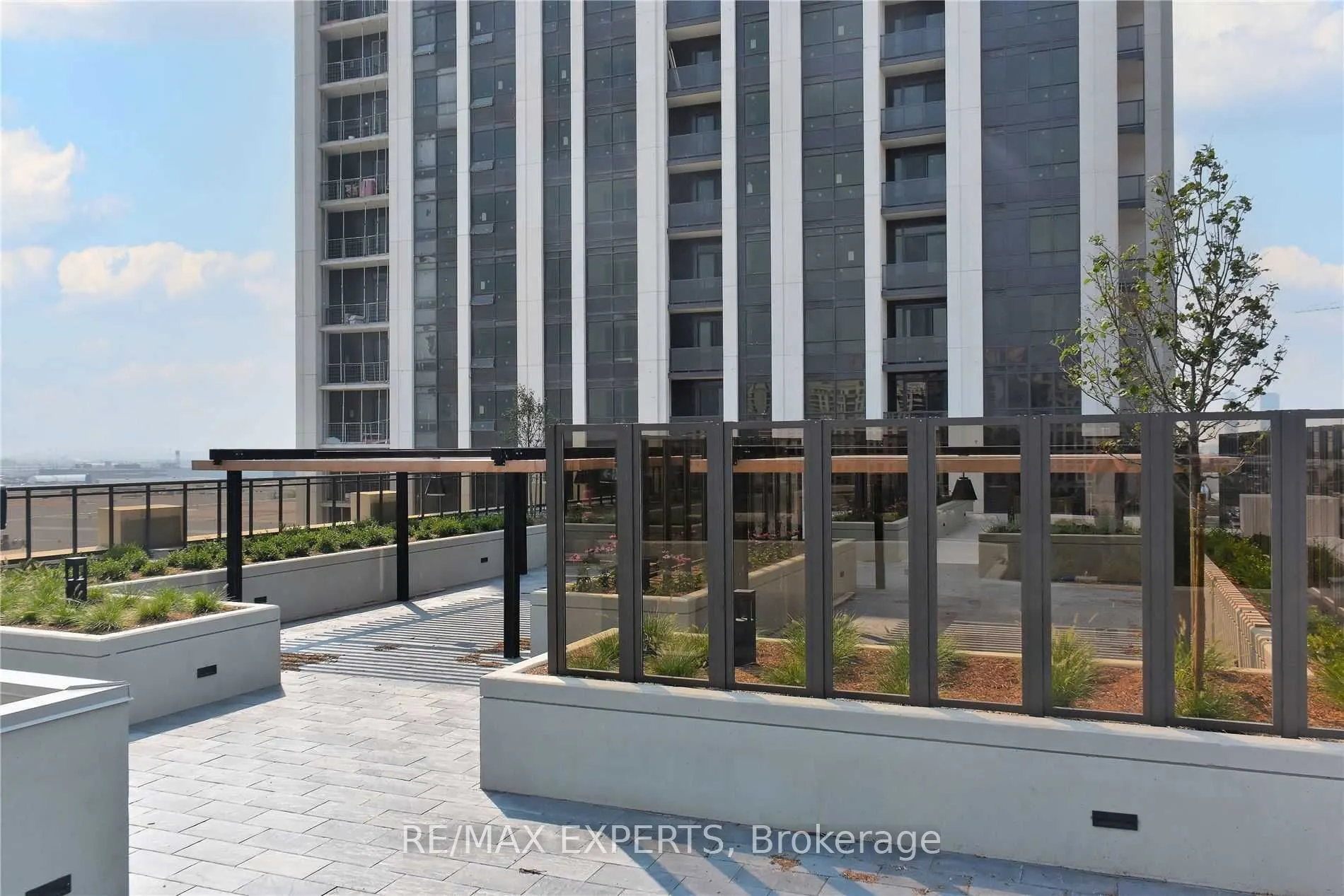 9085 Jane Street, #907