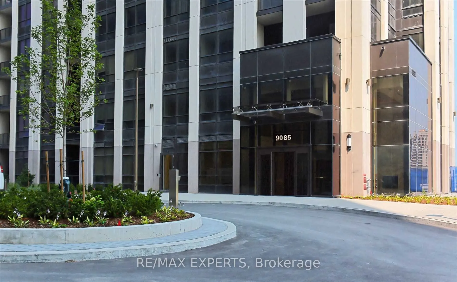 9085 Jane Street, #907