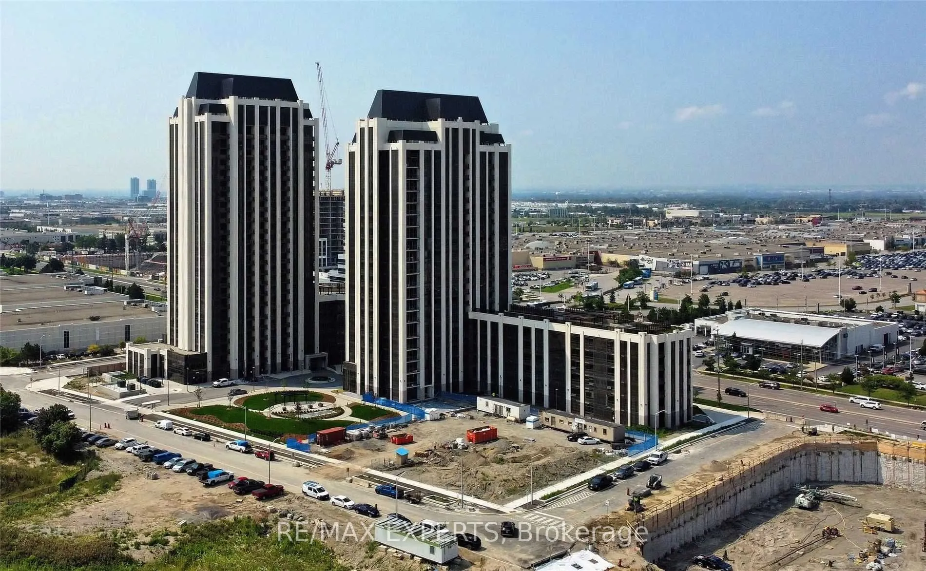 9085 Jane Street, #907