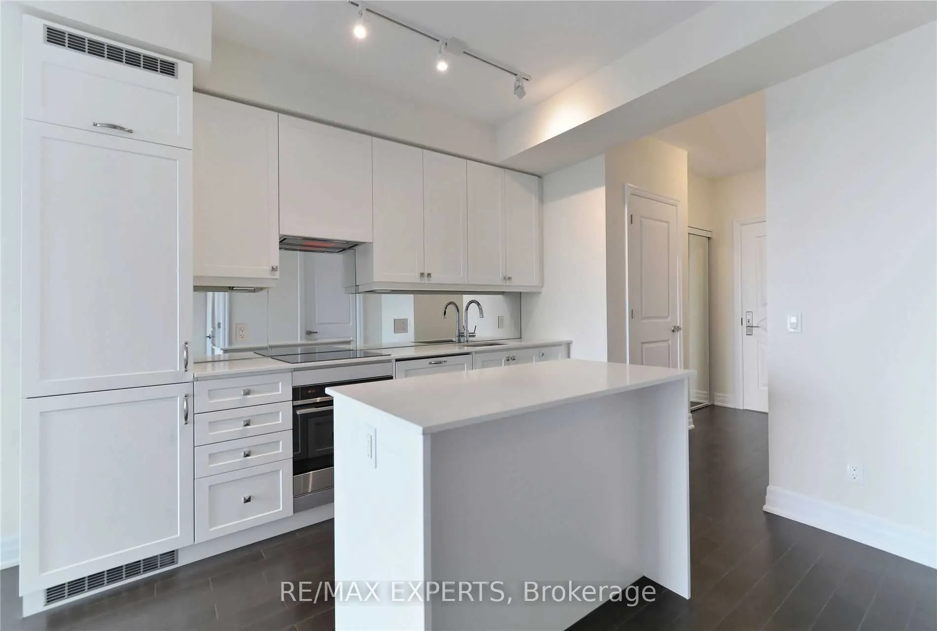 9085 Jane Street, #907