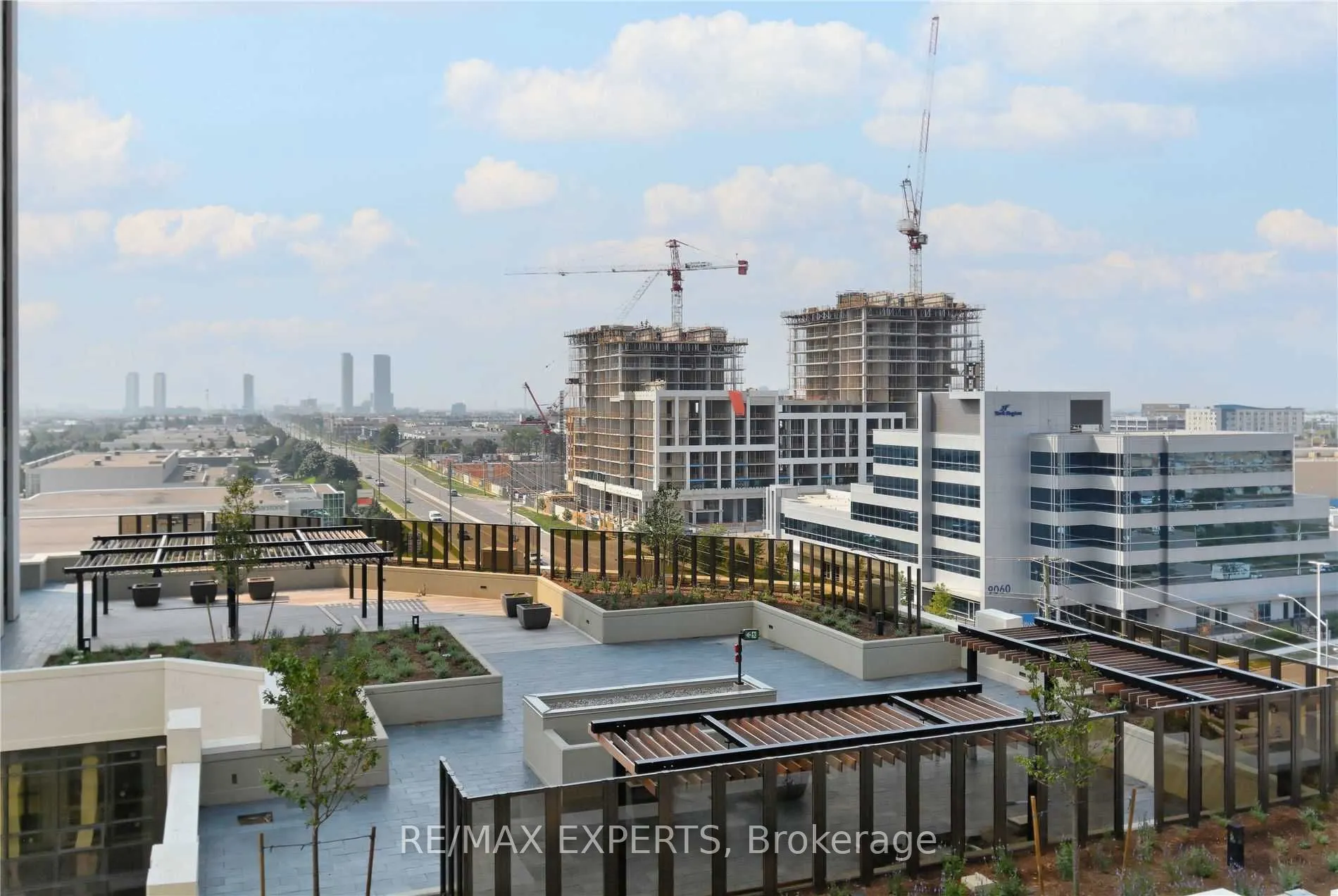 9085 Jane Street, #907