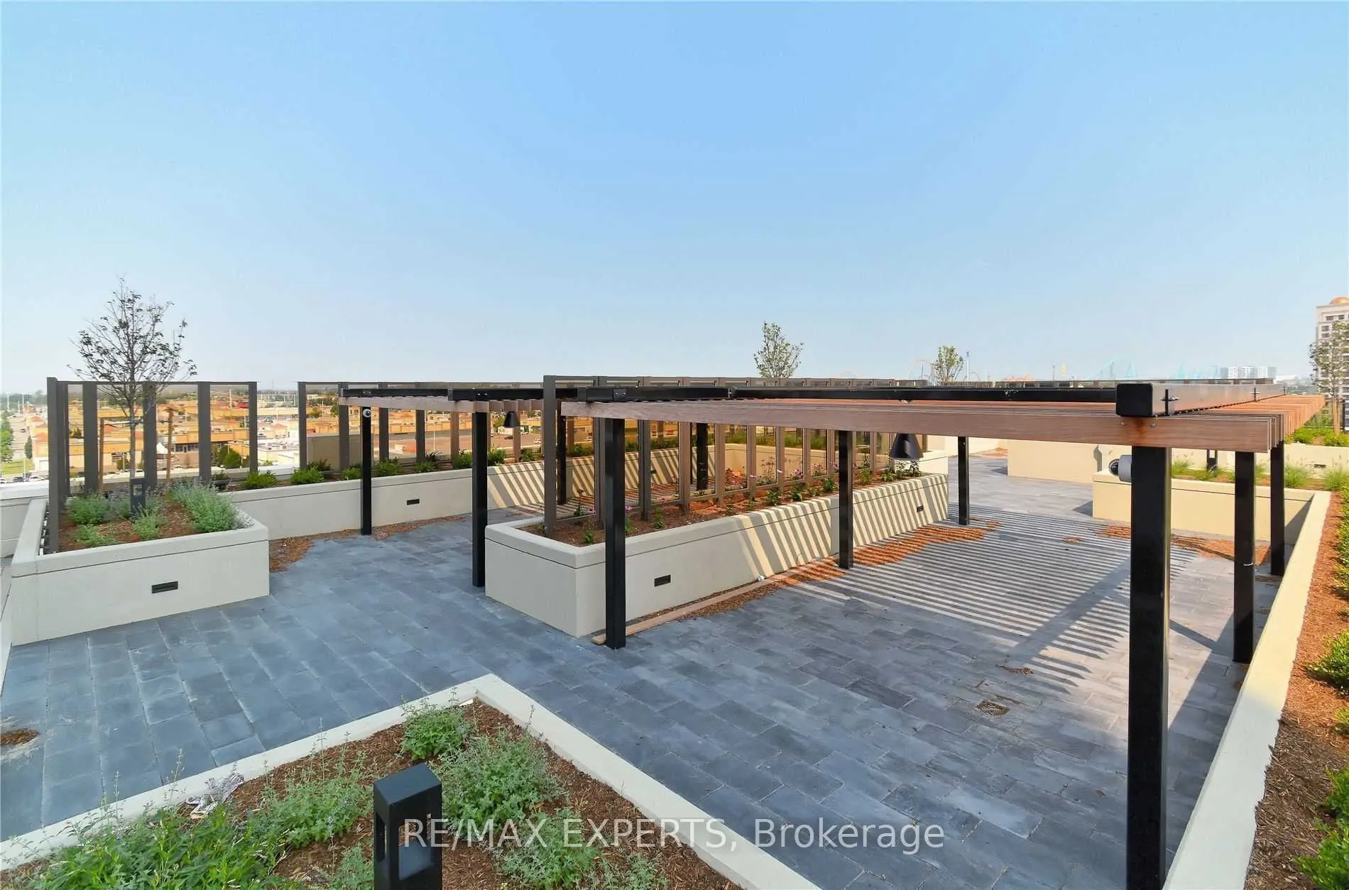 9085 Jane Street, #907