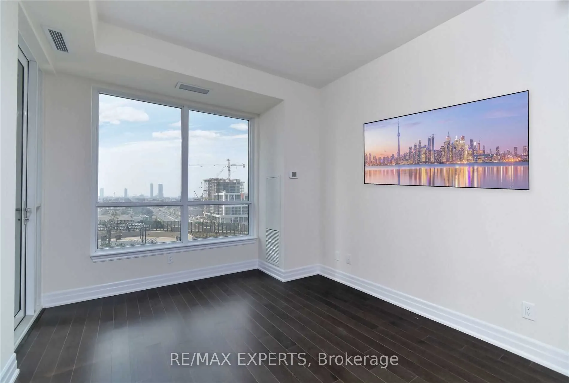 9085 Jane Street, #907