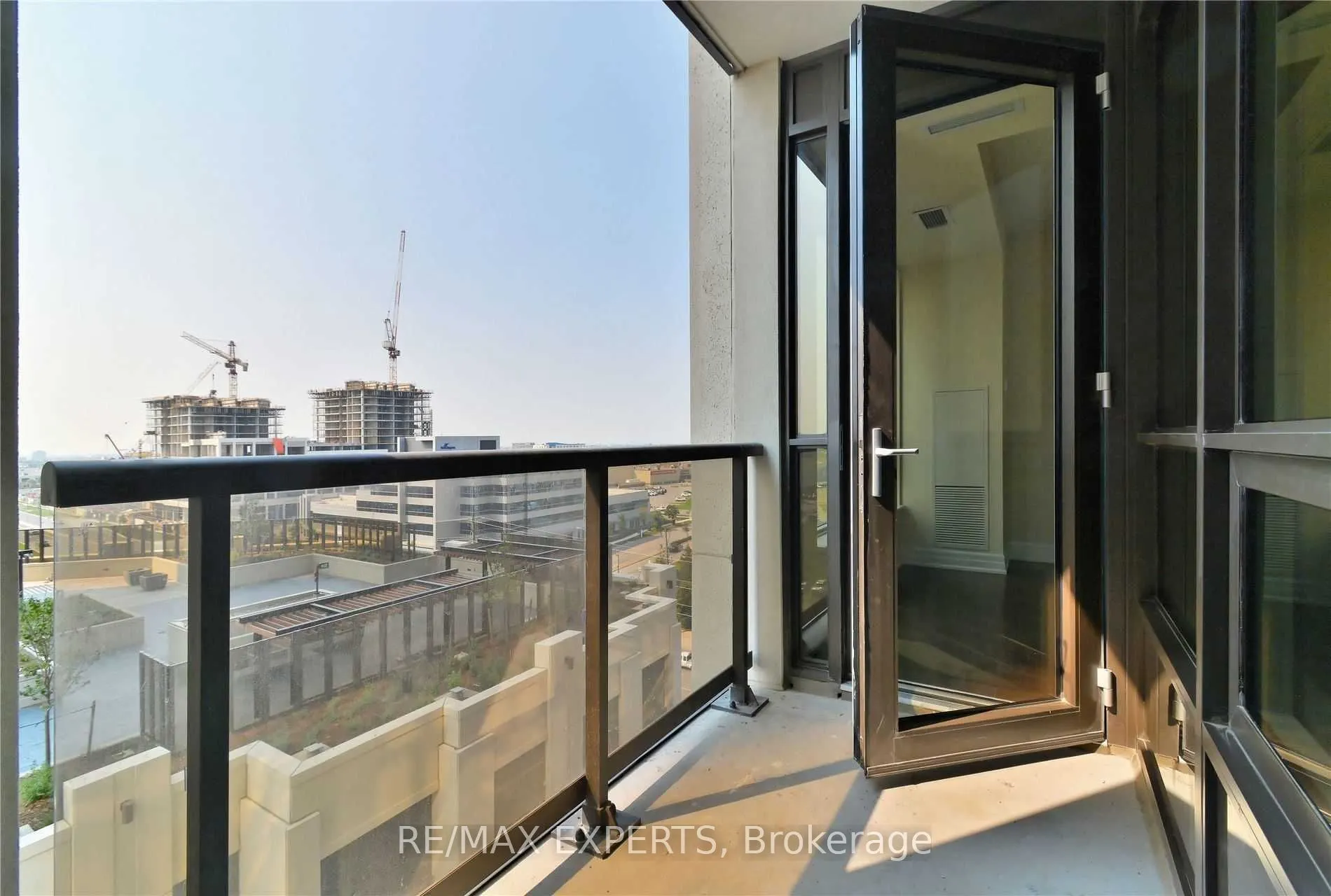 9085 Jane Street, #907