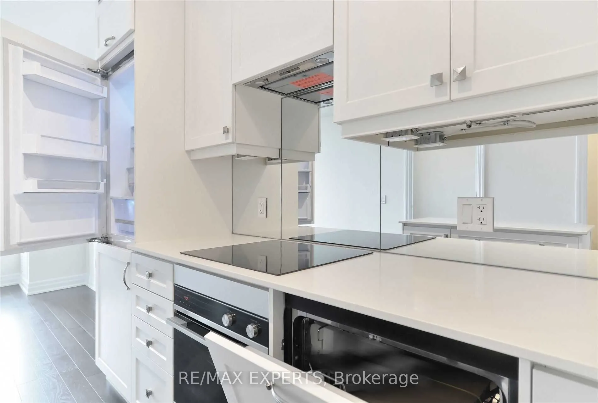 9085 Jane Street, #907