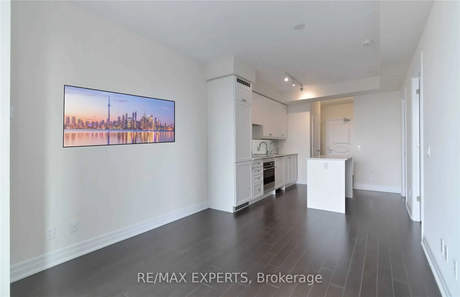 9085 Jane Street, #907