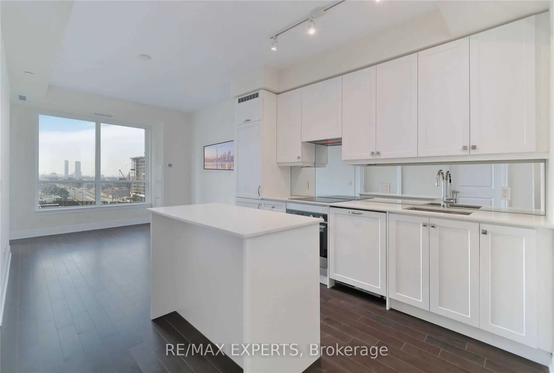 9085 Jane Street, #907
