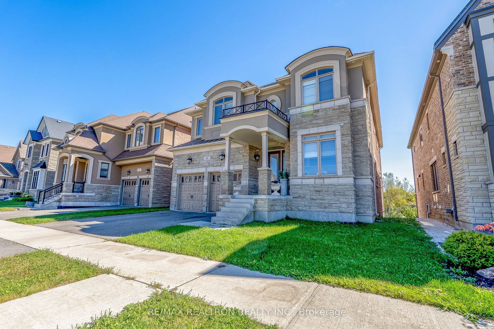 48 Cairns Gate