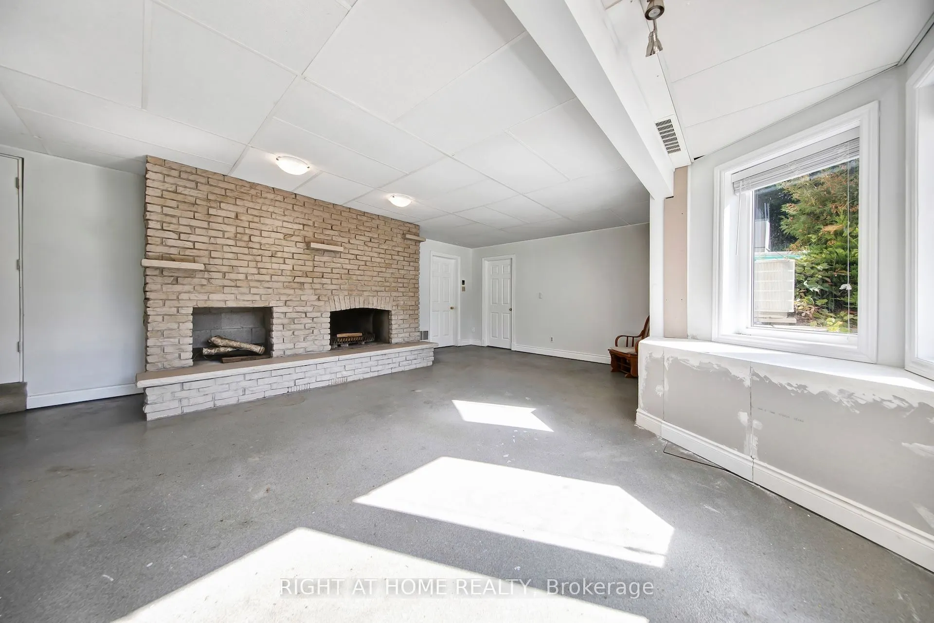 1905 Lockhart Road