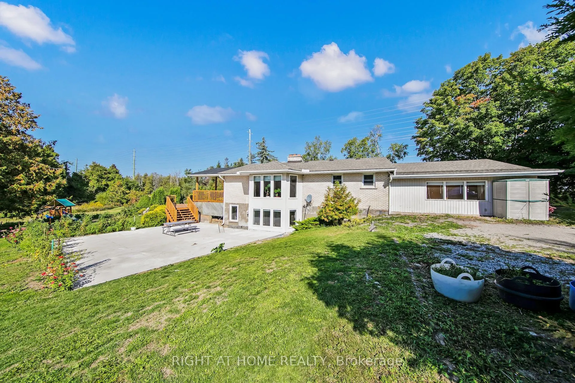 1905 Lockhart Road