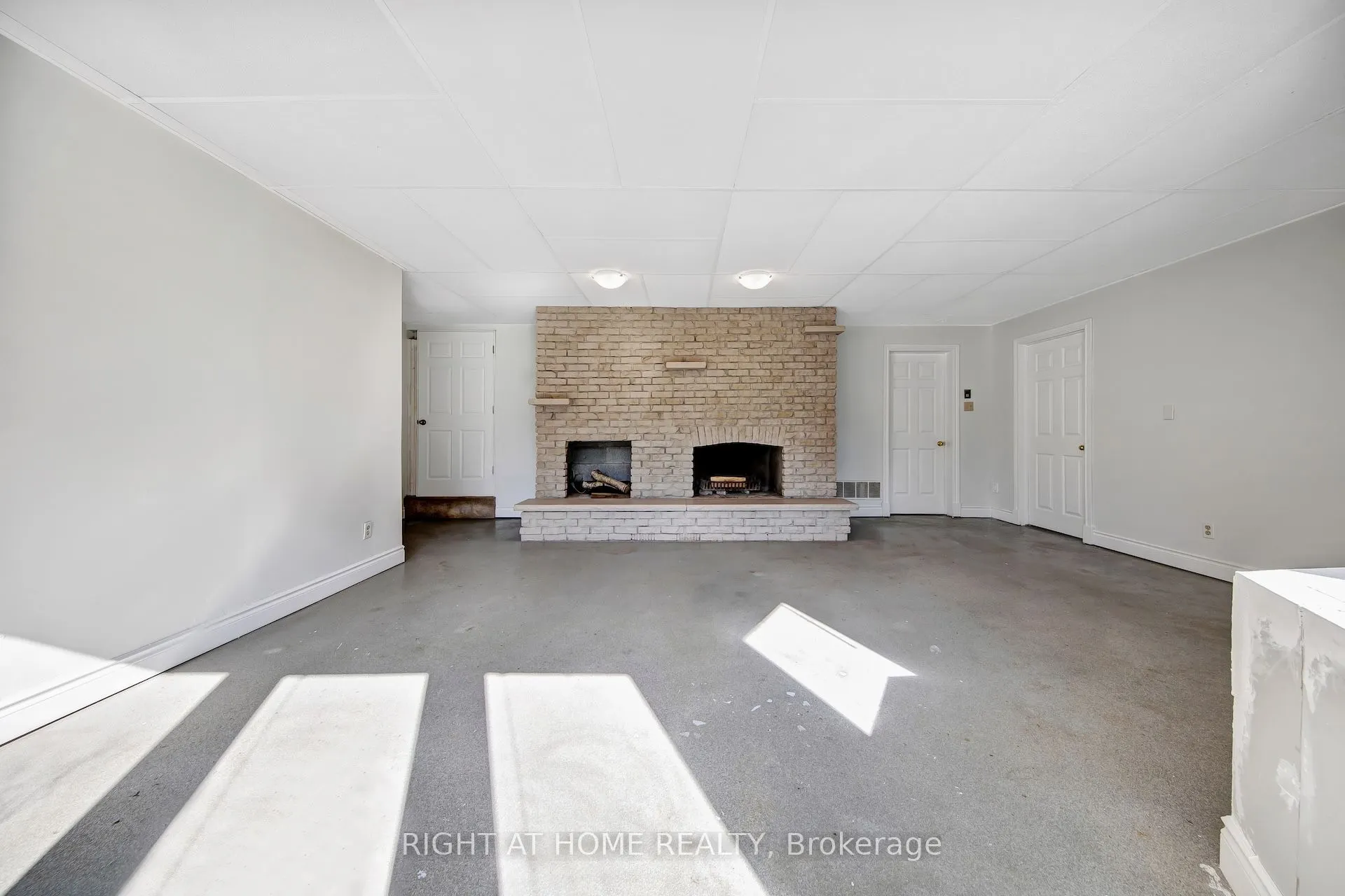 1905 Lockhart Road