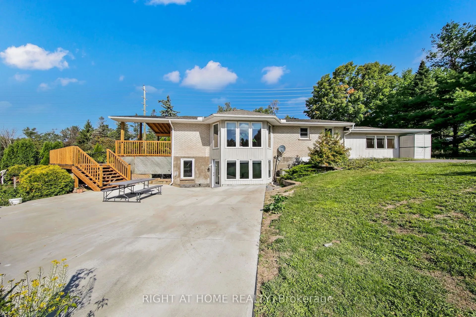 1905 Lockhart Road