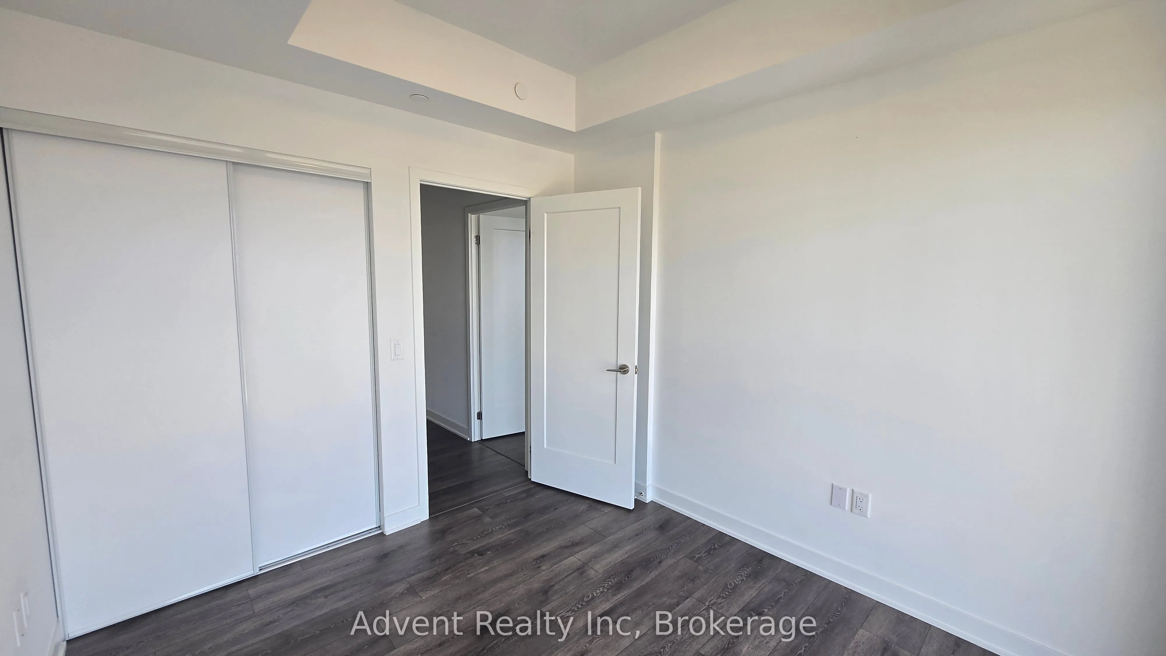 105 Oneida Crescent, #2005