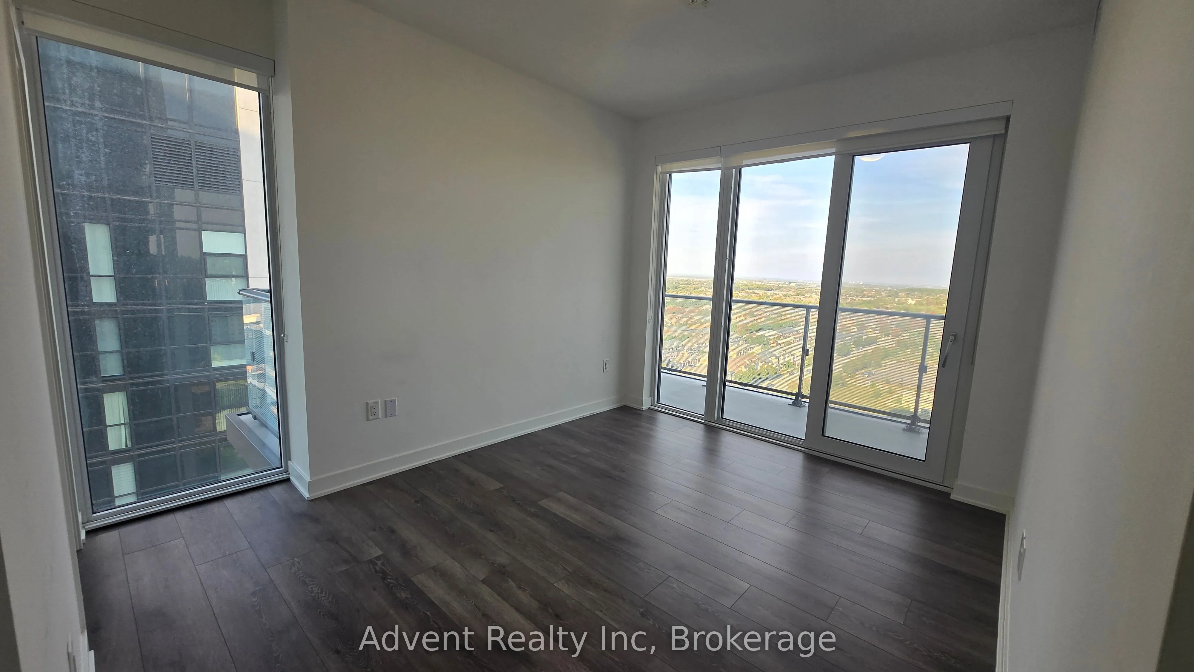 105 Oneida Crescent, #2005