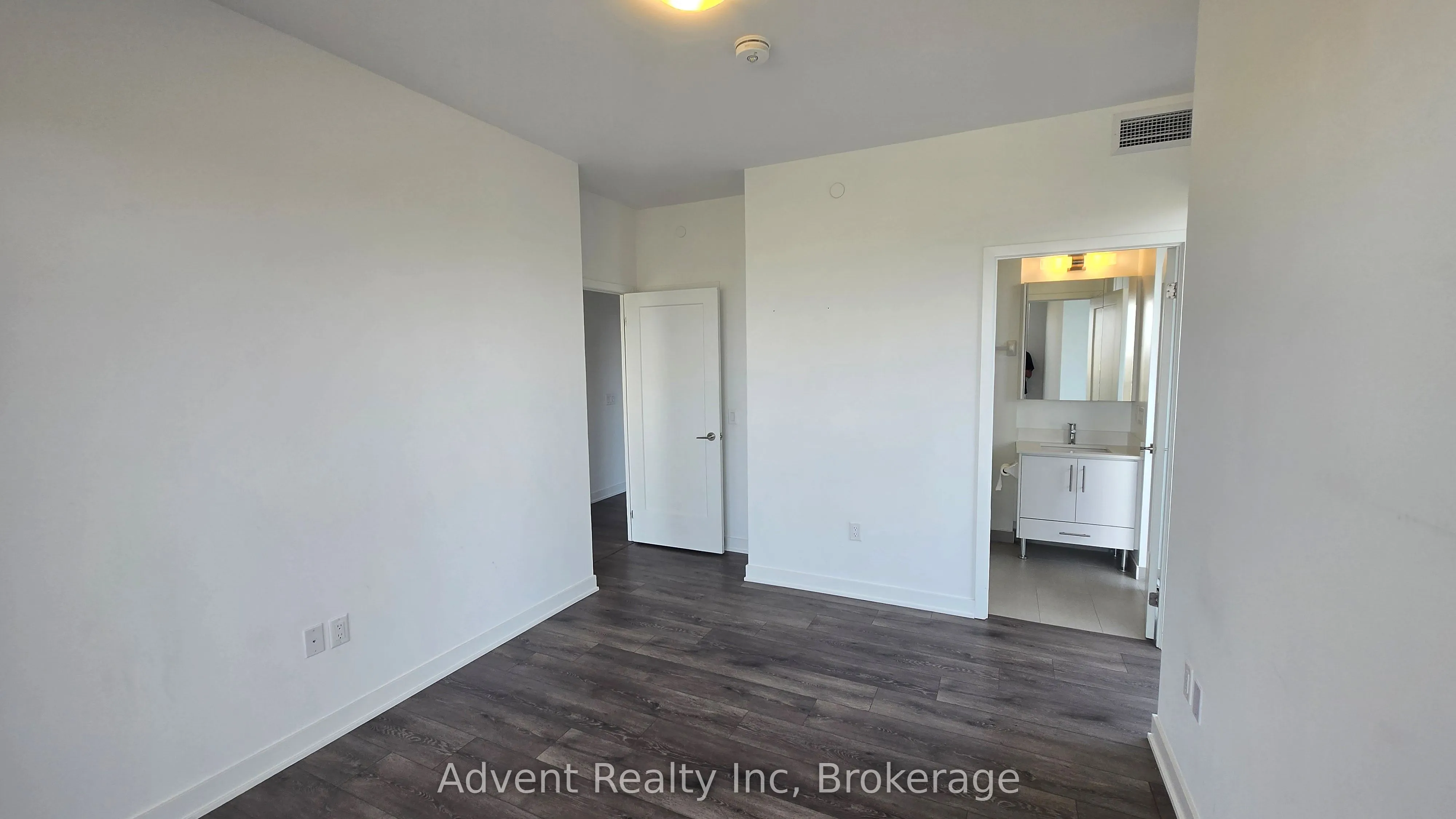 105 Oneida Crescent, #2005