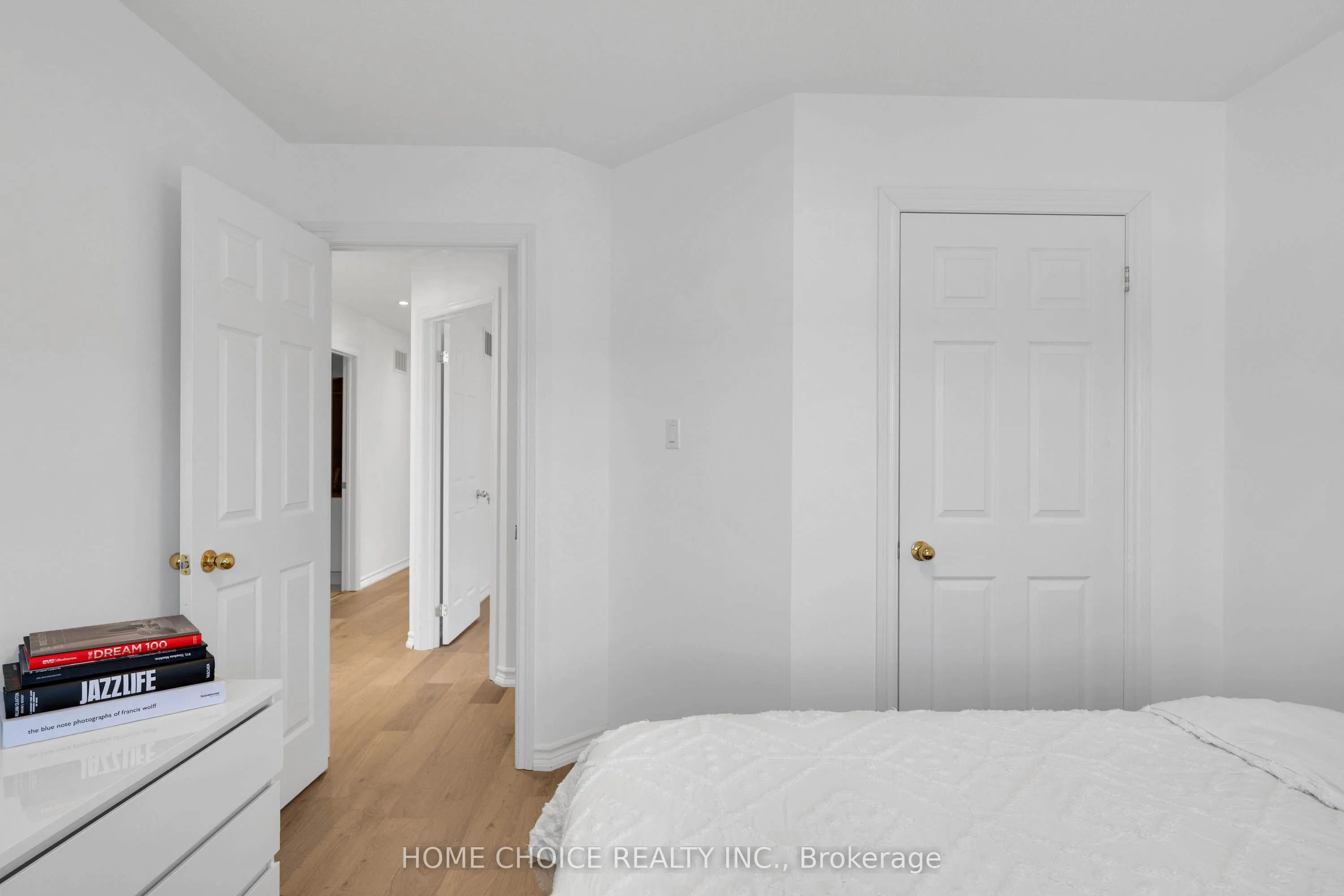 328 Rita's Avenue N