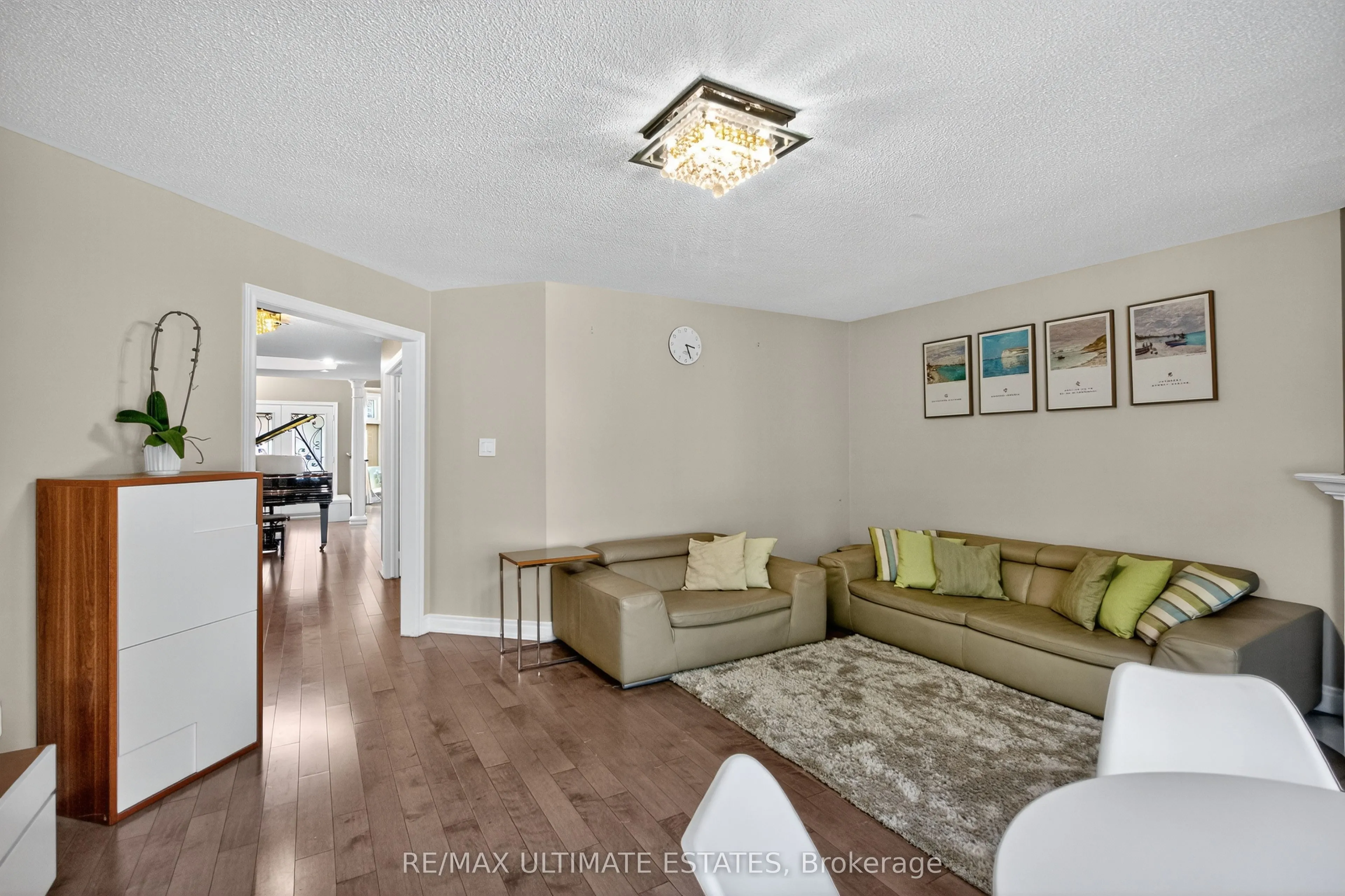 90 Hidden Trail Avenue