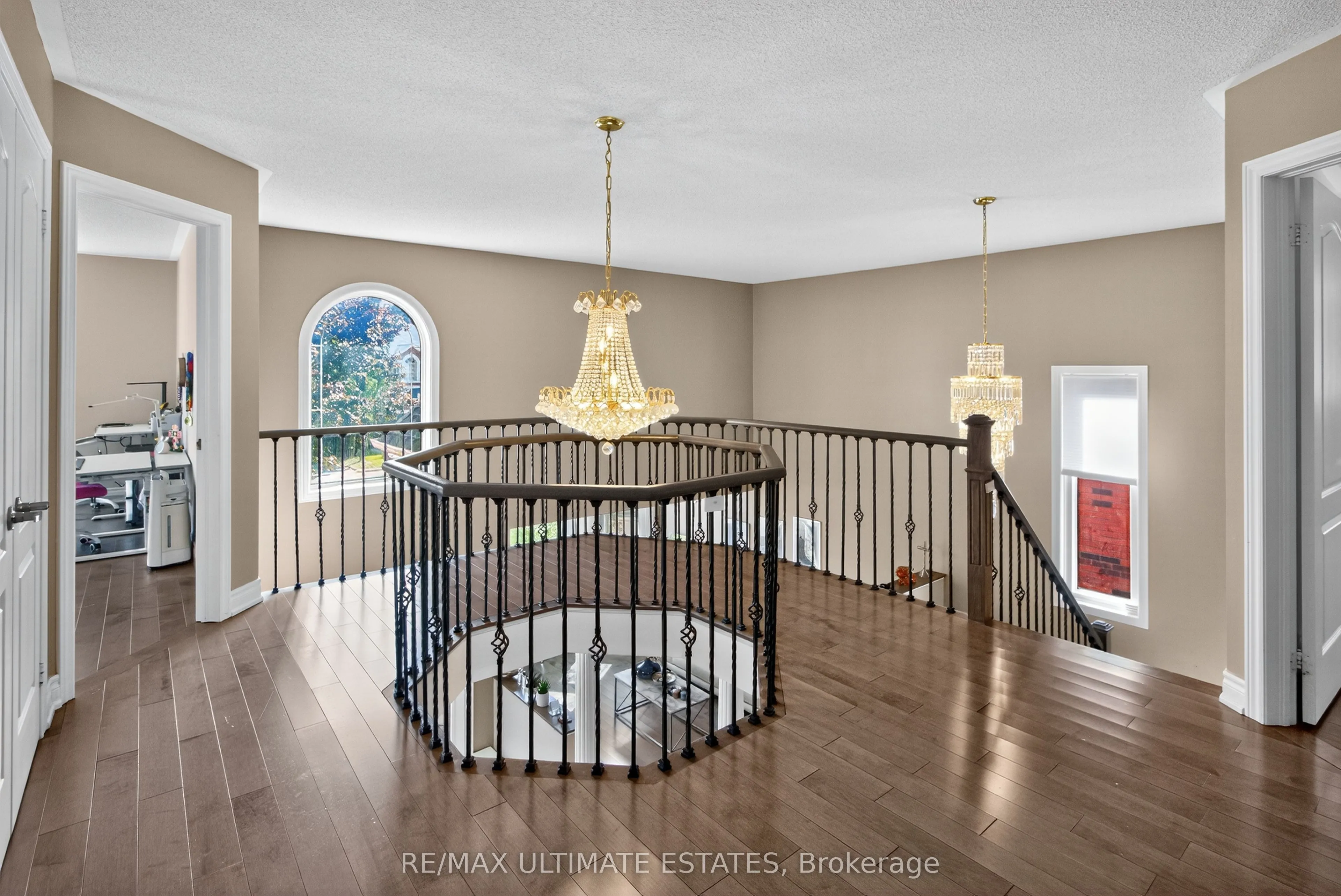 90 Hidden Trail Avenue