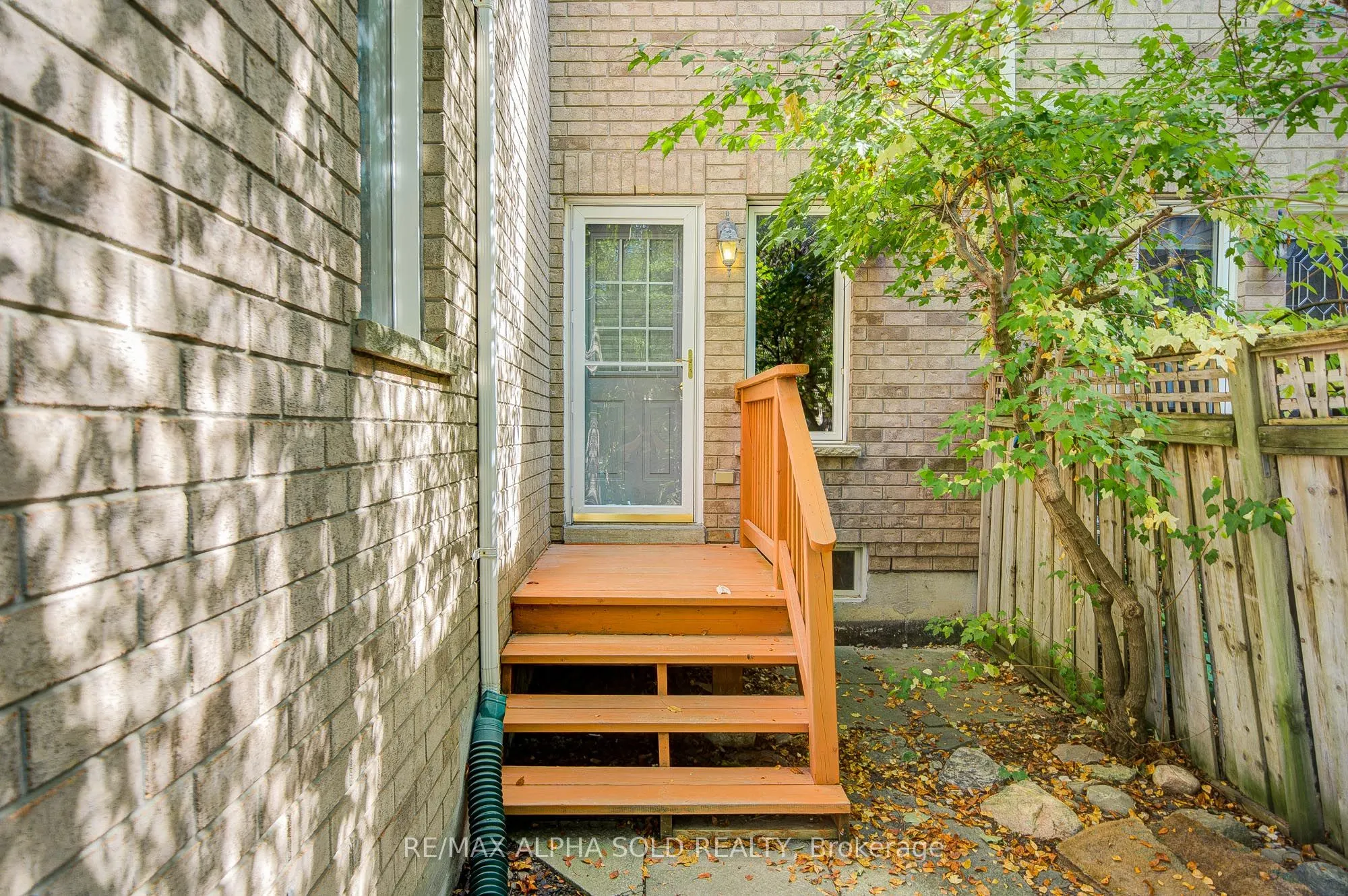 8 Forestwood Street