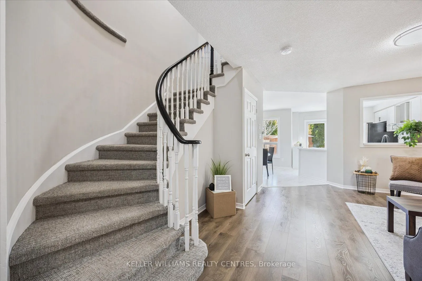 697 Walpole Crescent