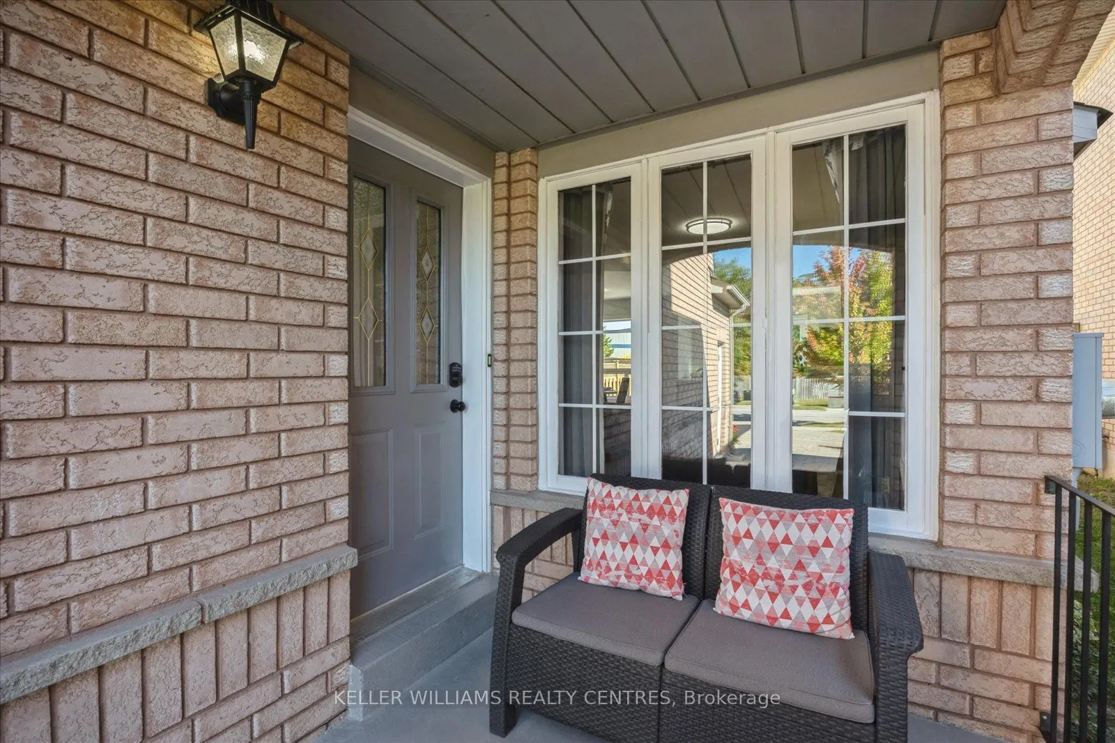 697 Walpole Crescent