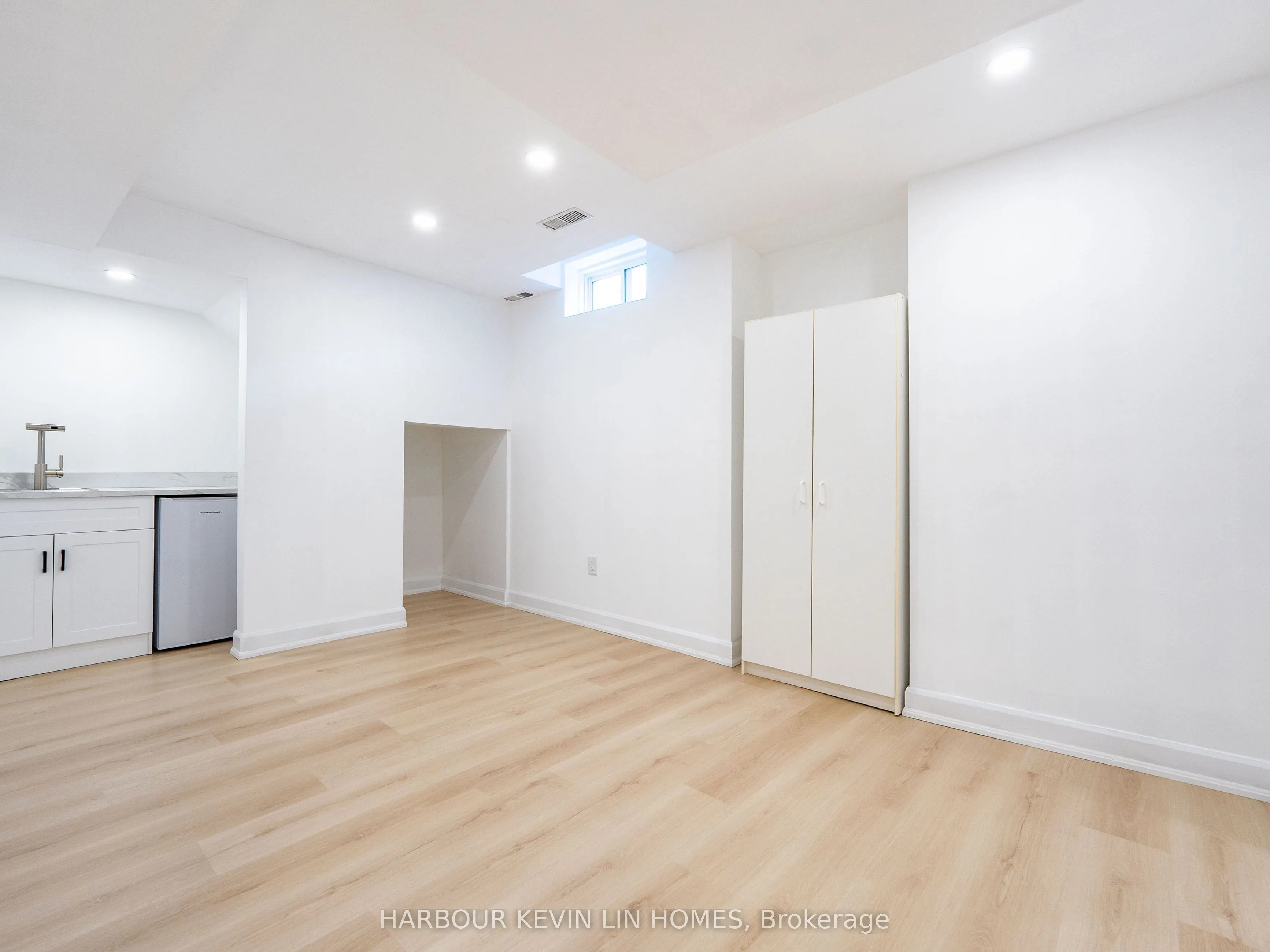 84 Grasslands Avenue