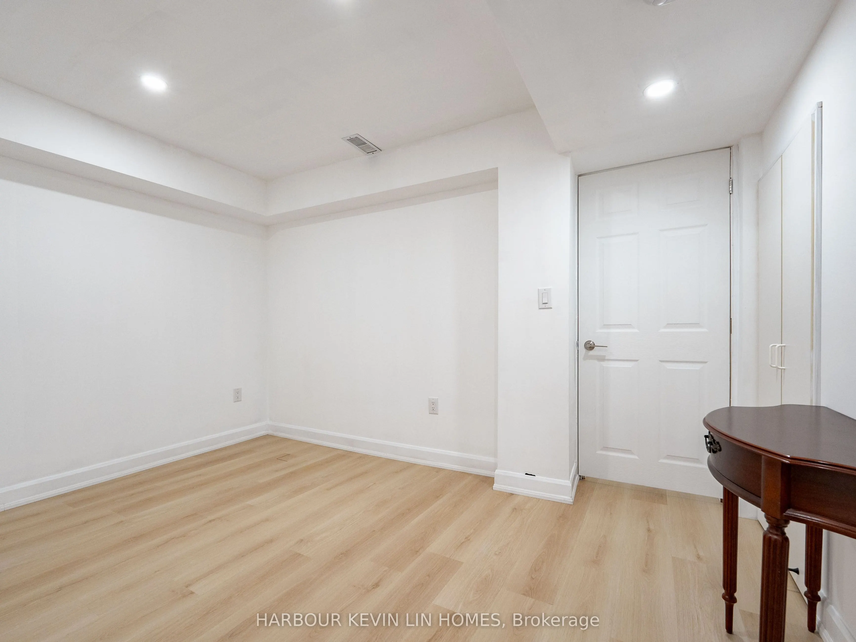 84 Grasslands Avenue