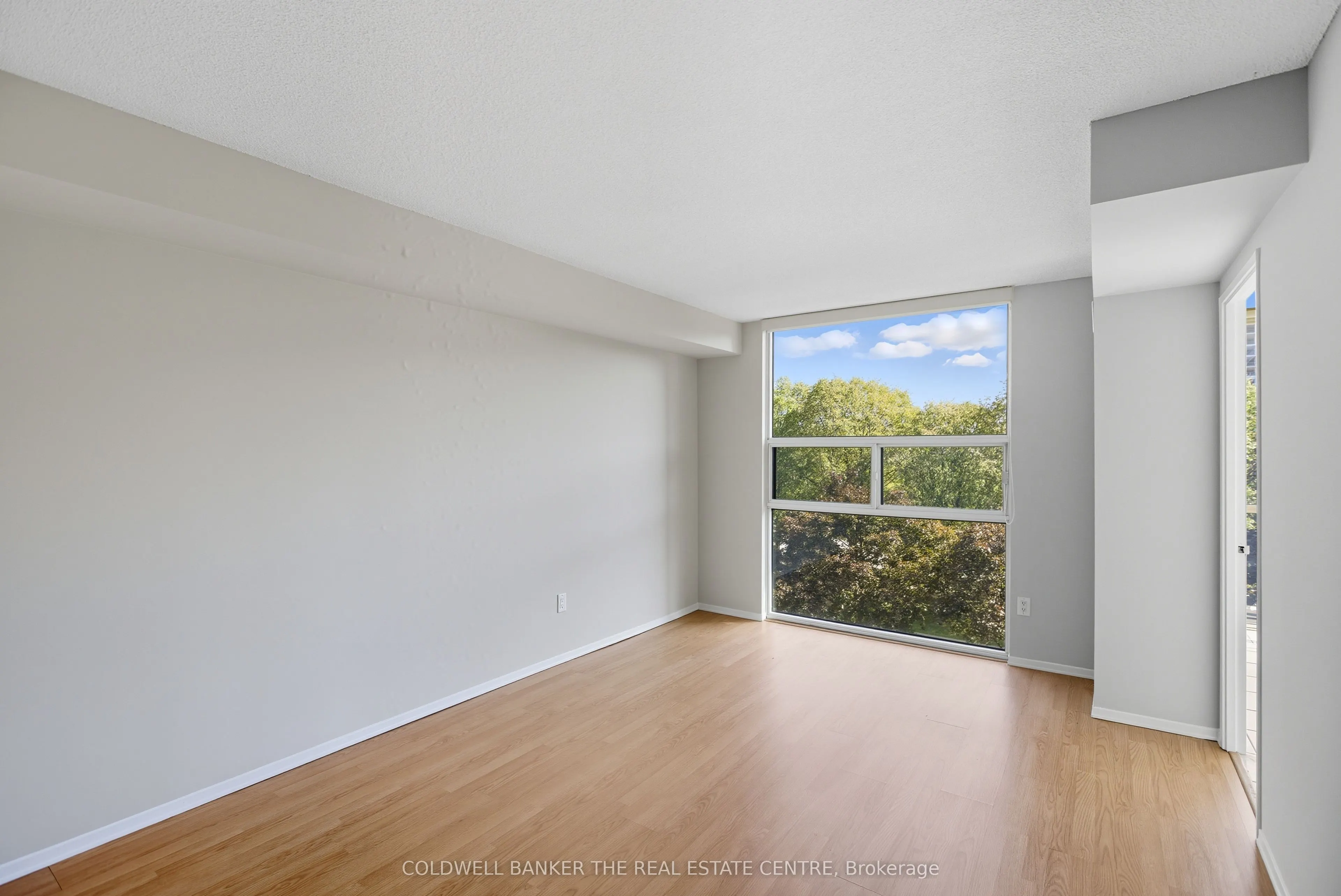 30 Harding Boulevard W, #404