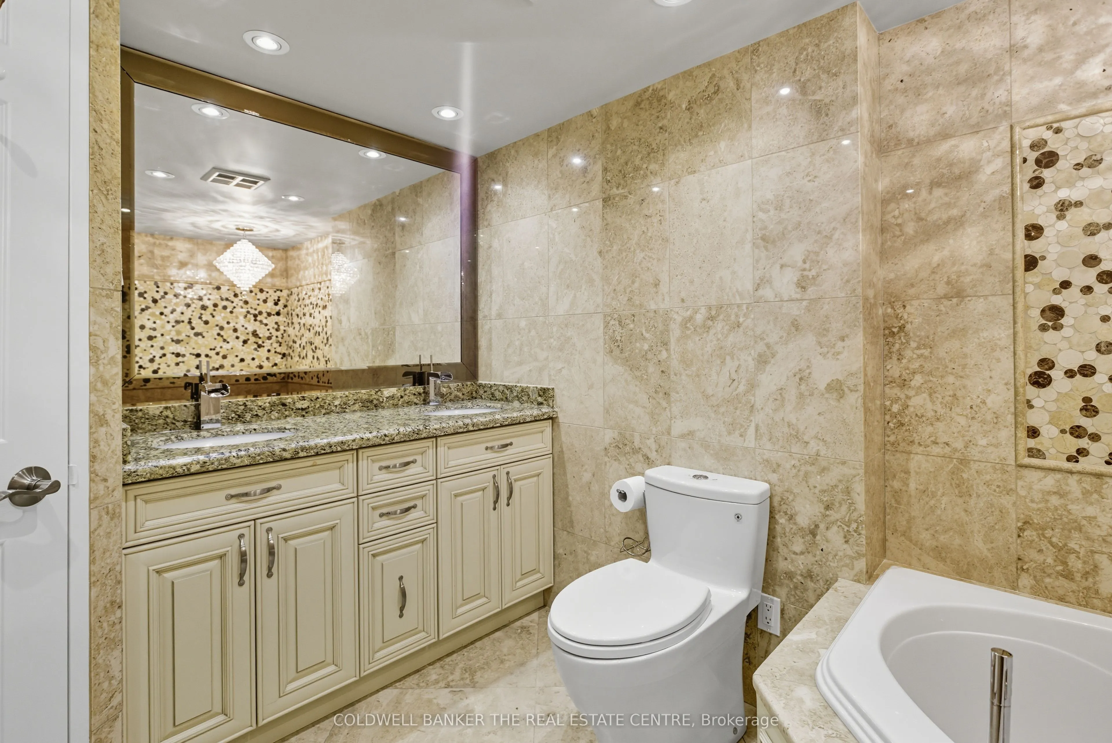 30 Harding Boulevard W, #404