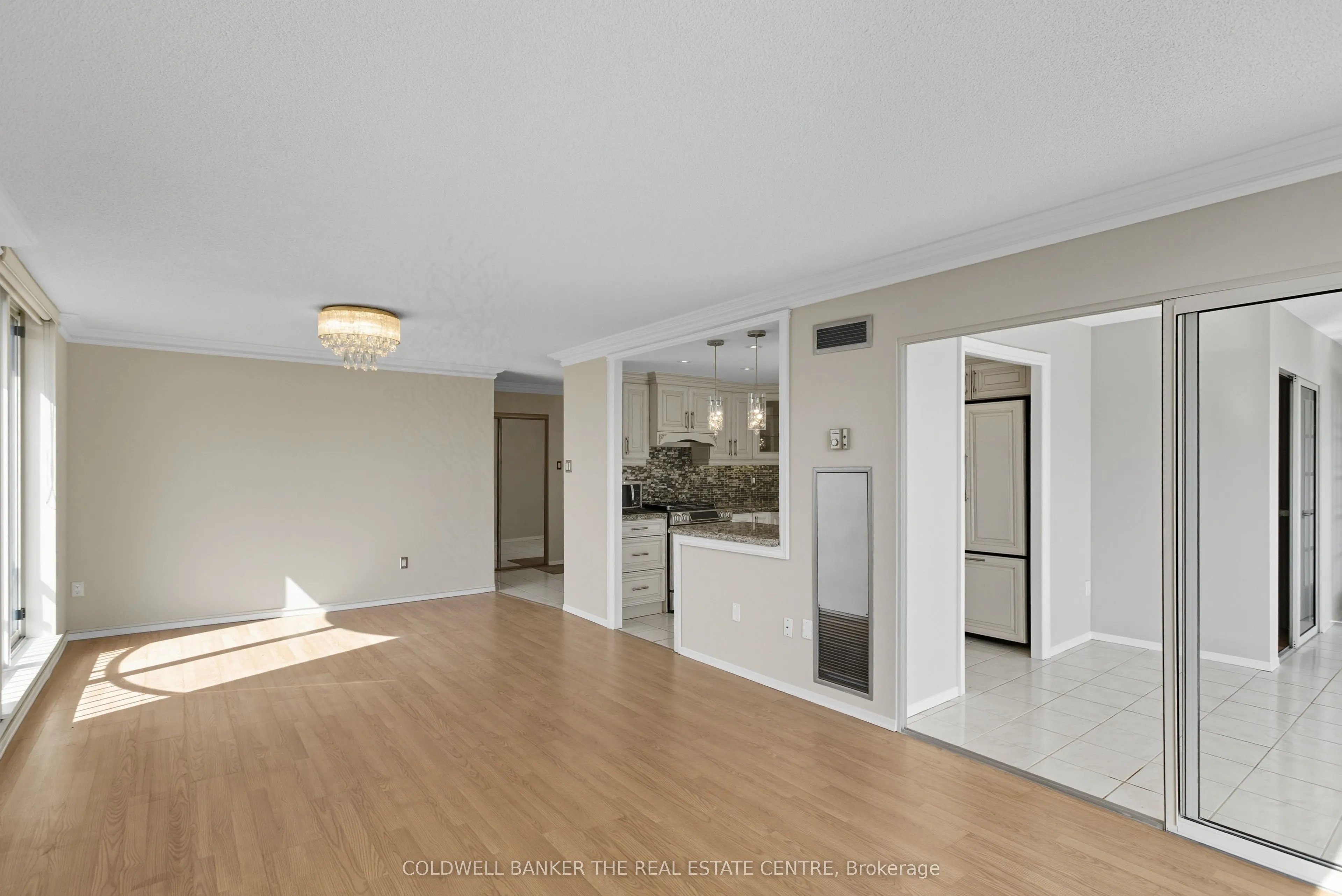 30 Harding Boulevard W, #404