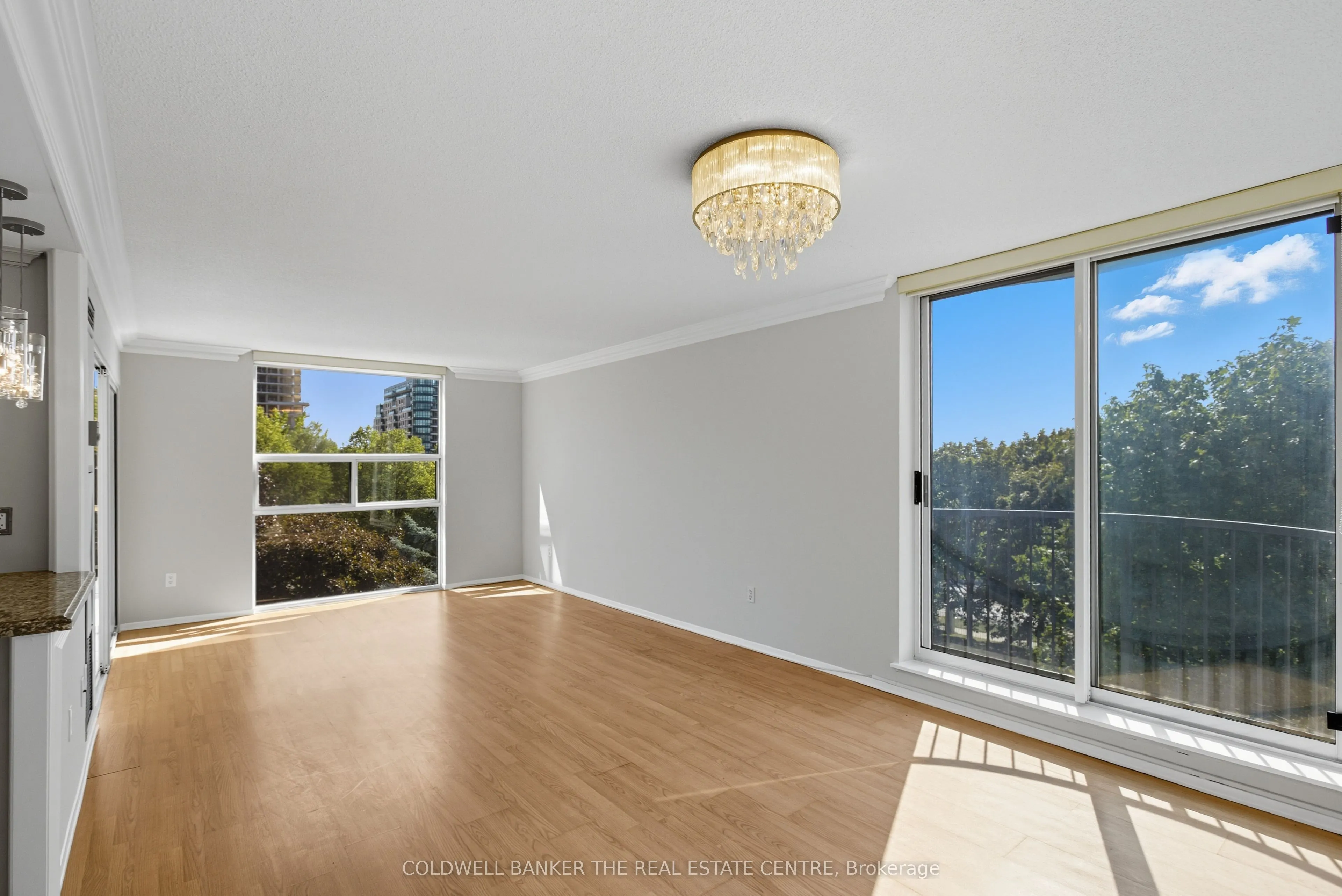 30 Harding Boulevard W, #404