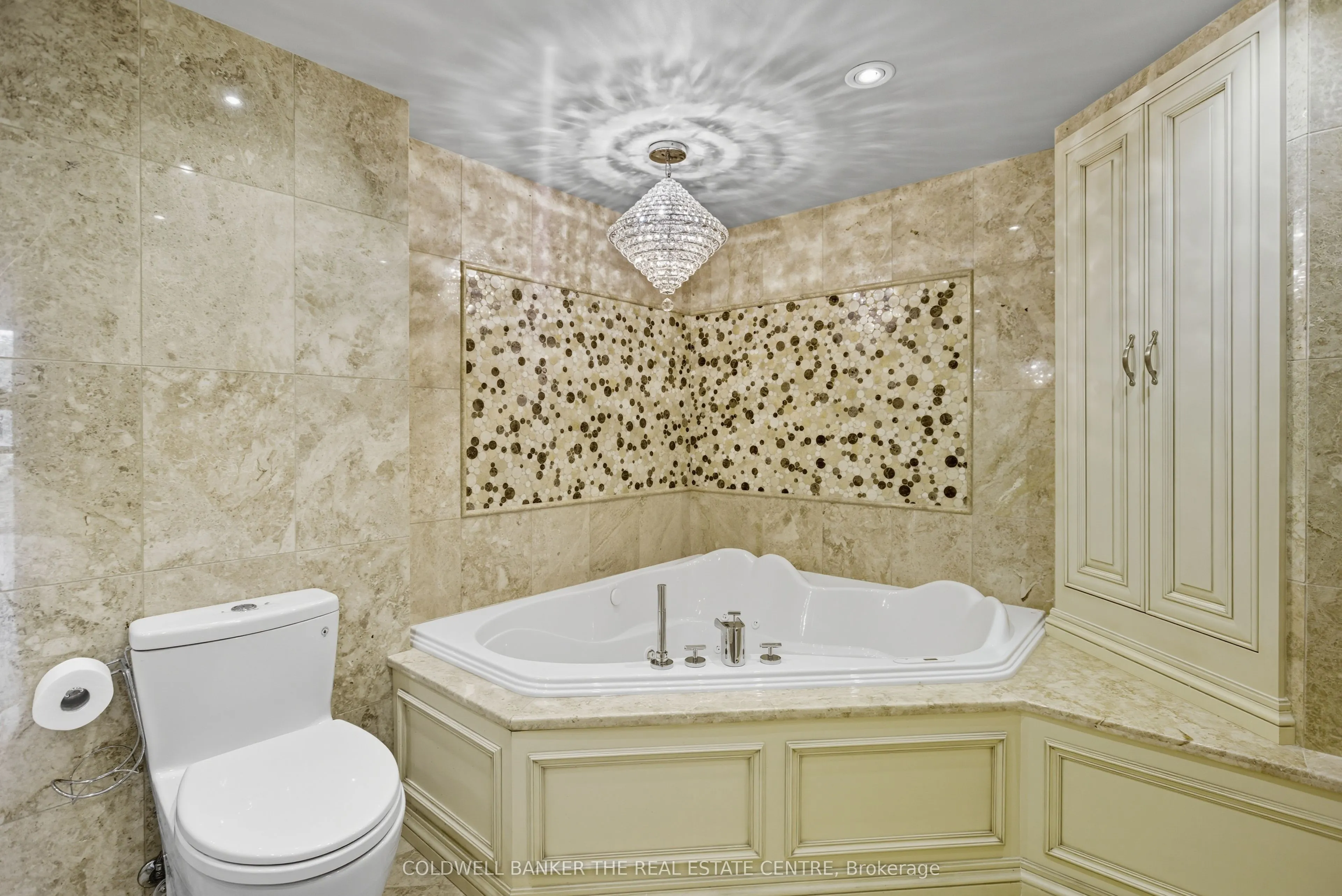 30 Harding Boulevard W, #404