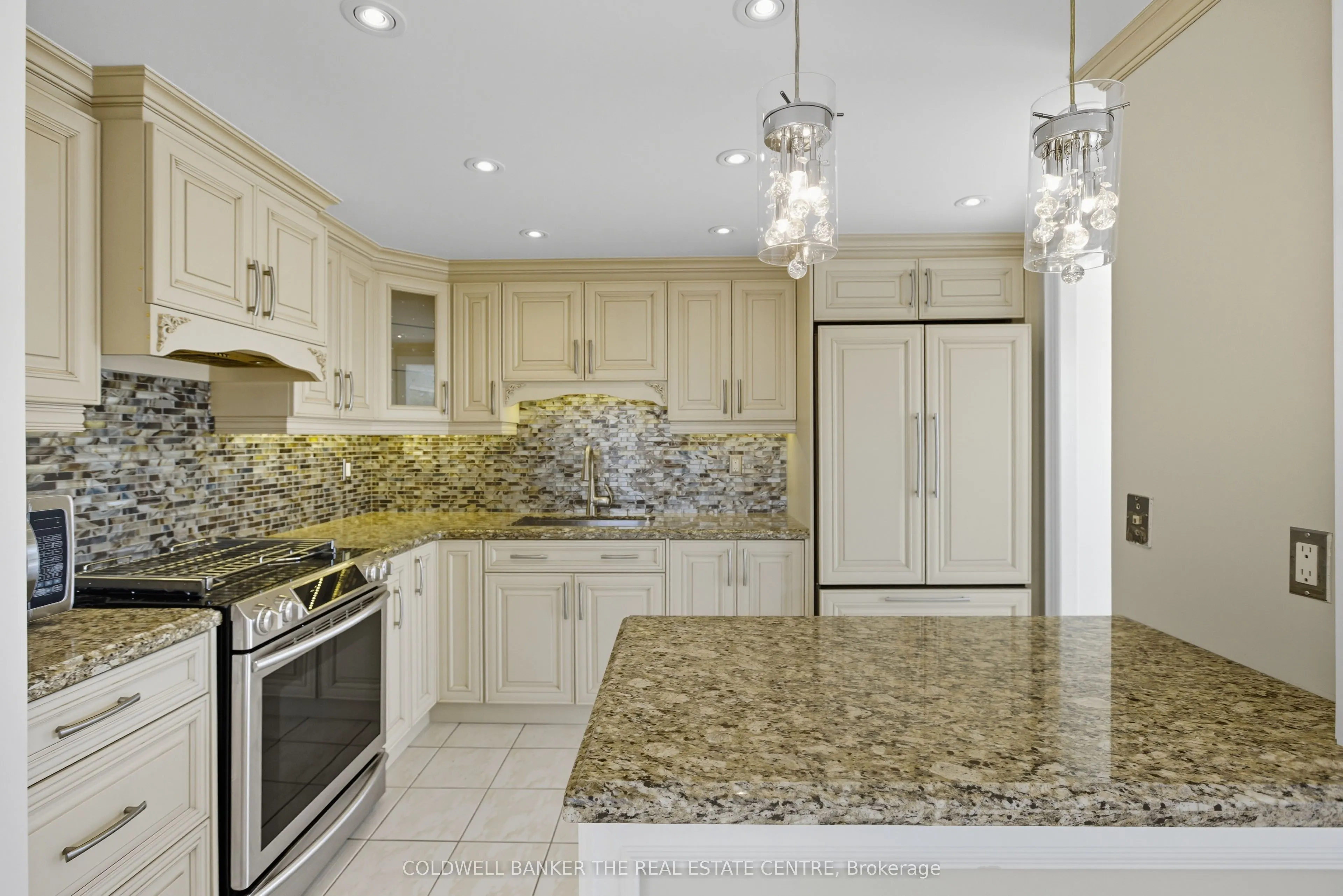 30 Harding Boulevard W, #404
