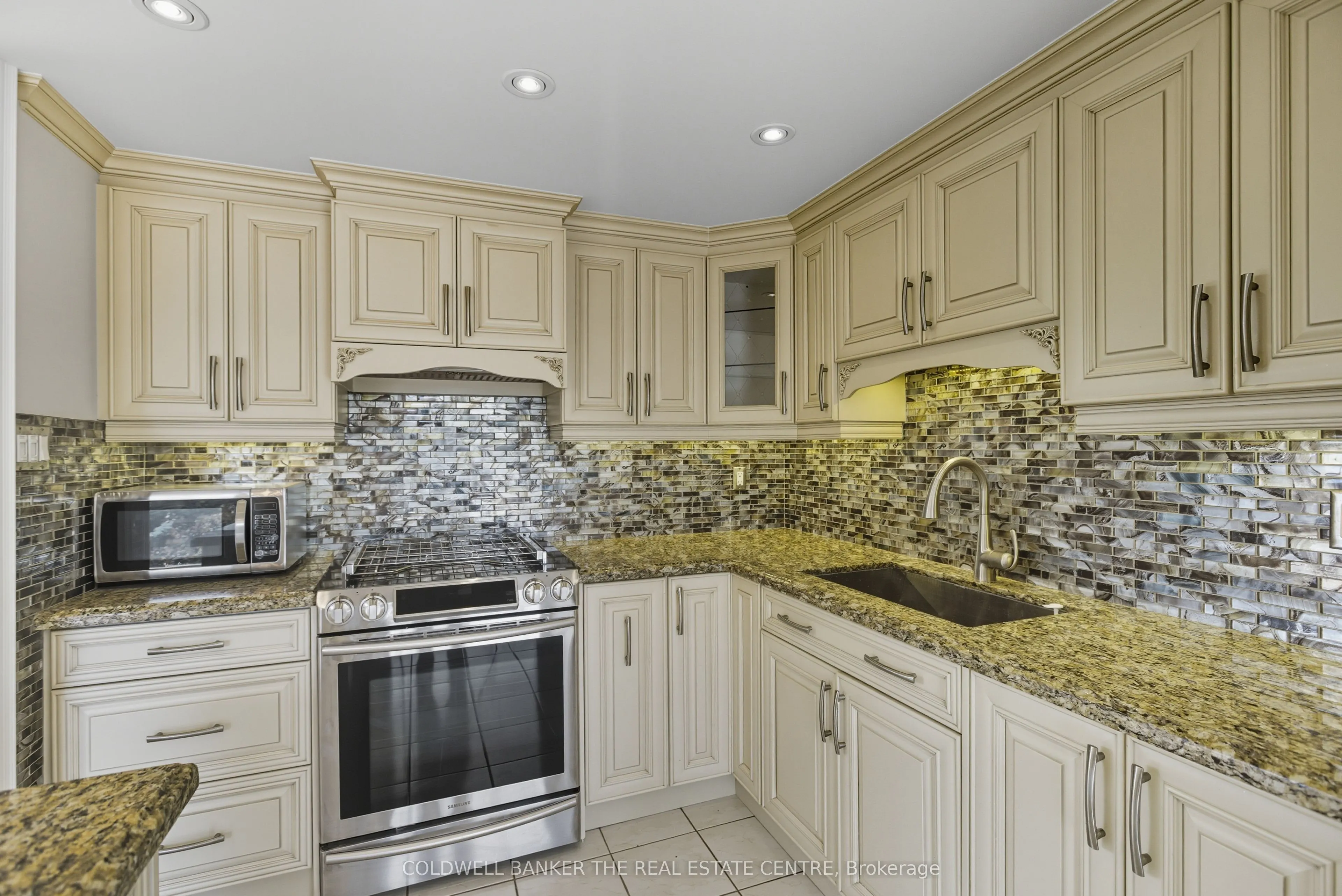 30 Harding Boulevard W, #404