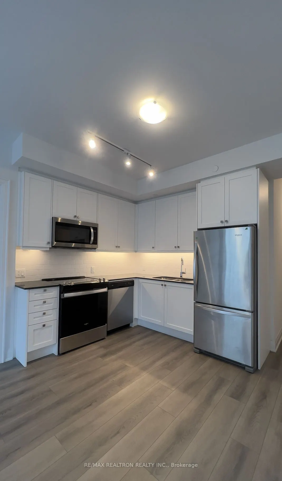 10 GATINEAU Drive, #416