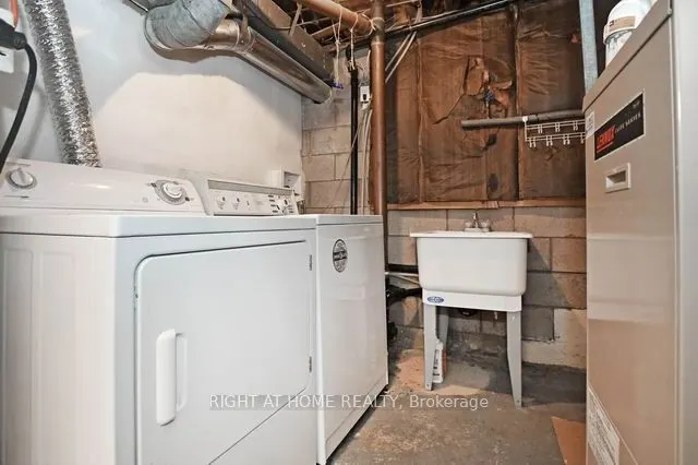 42 Romfield Circuit