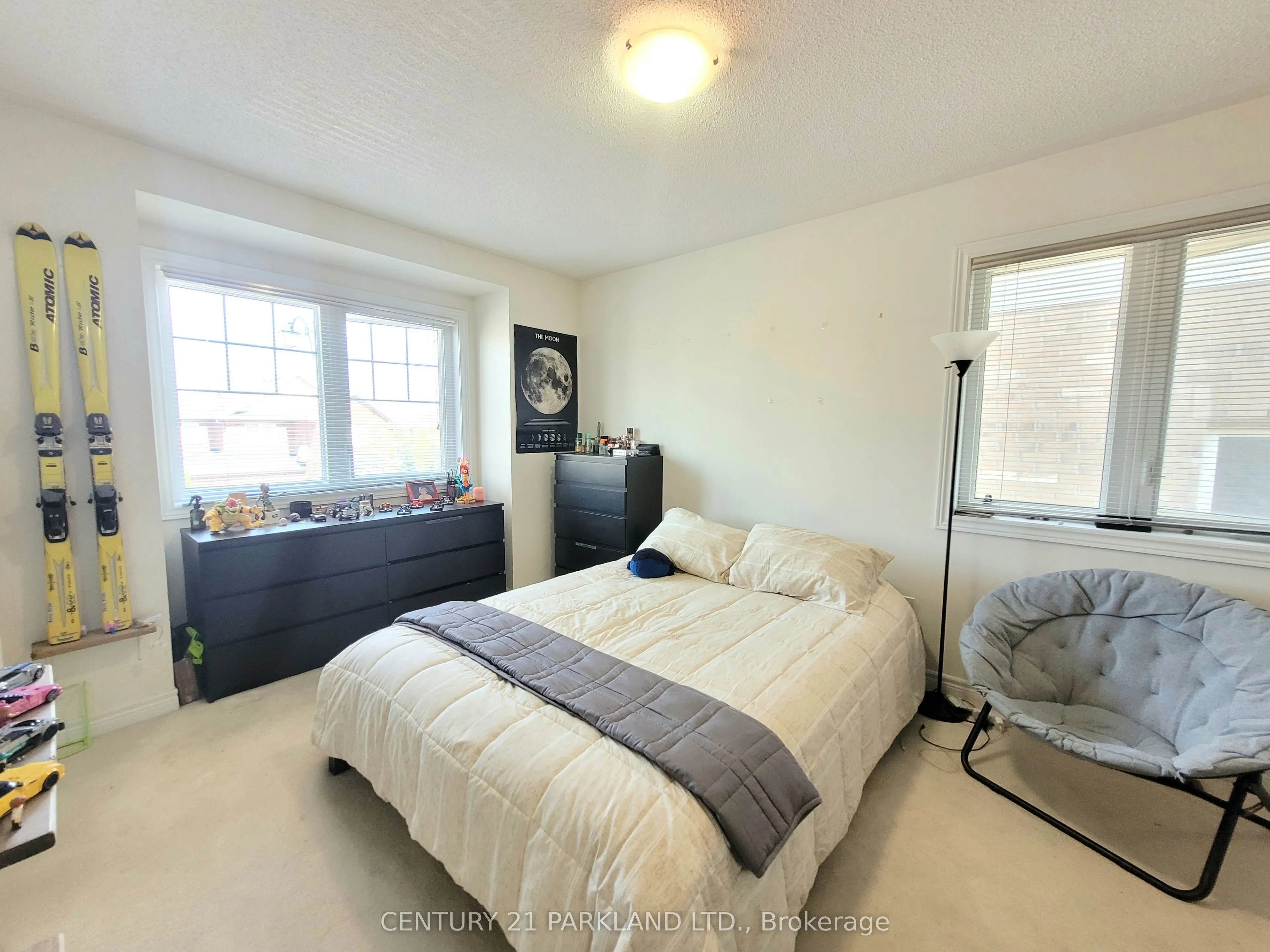 23 Overhold Crescent