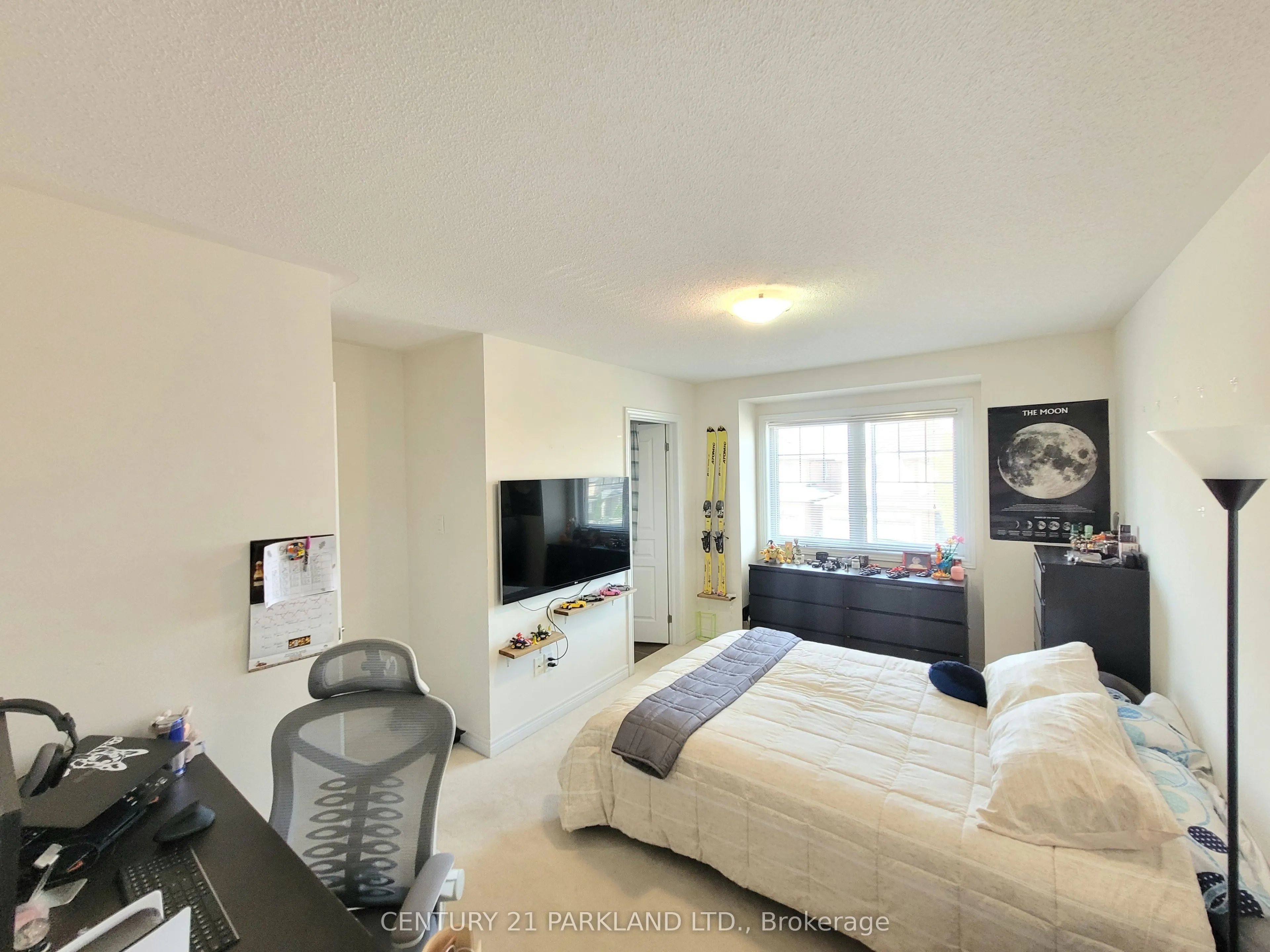 23 Overhold Crescent