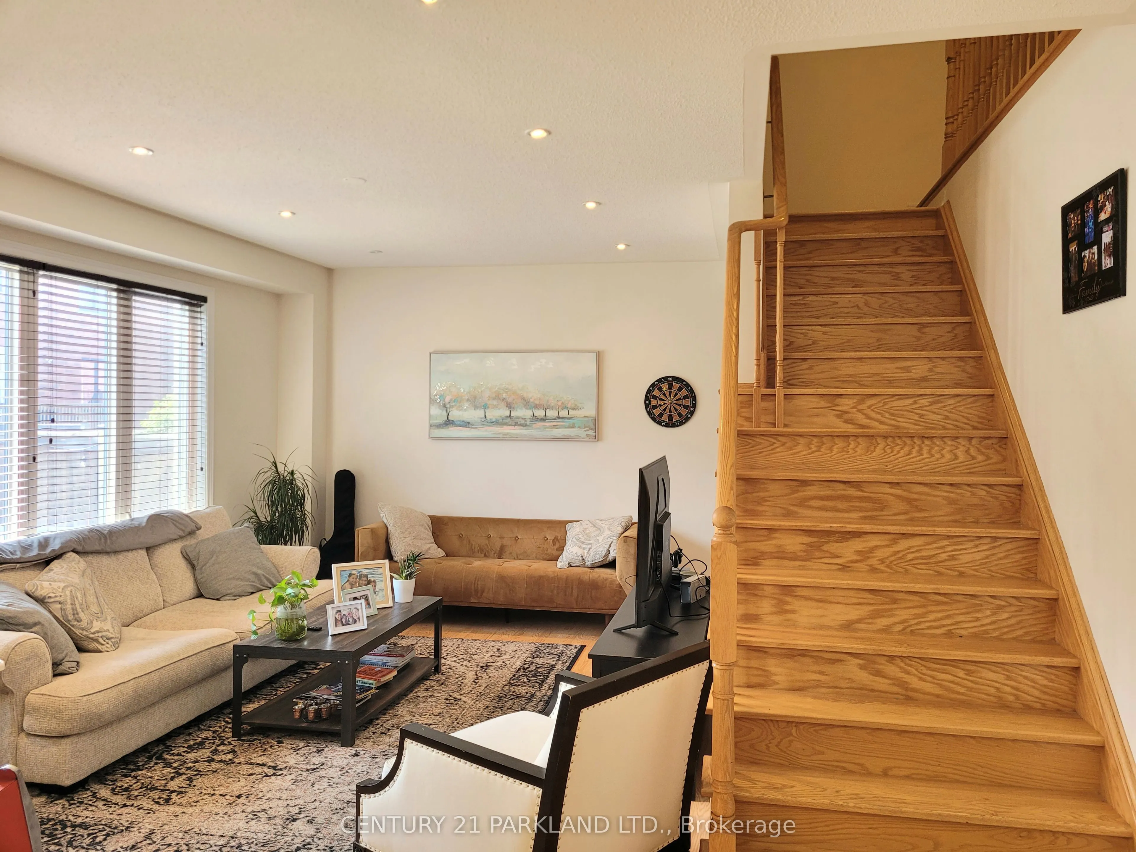 23 Overhold Crescent
