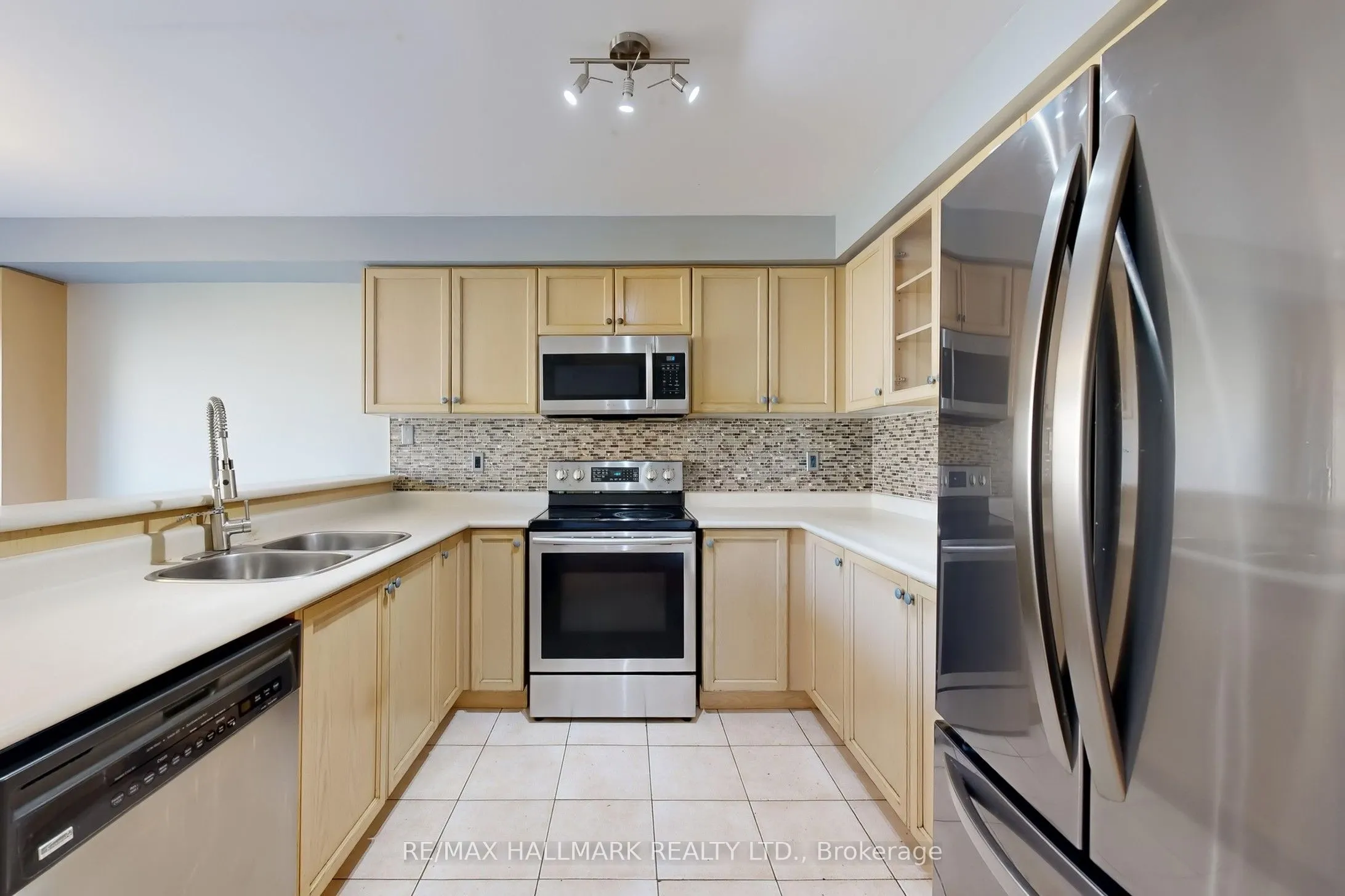 4 Kalmar Crescent