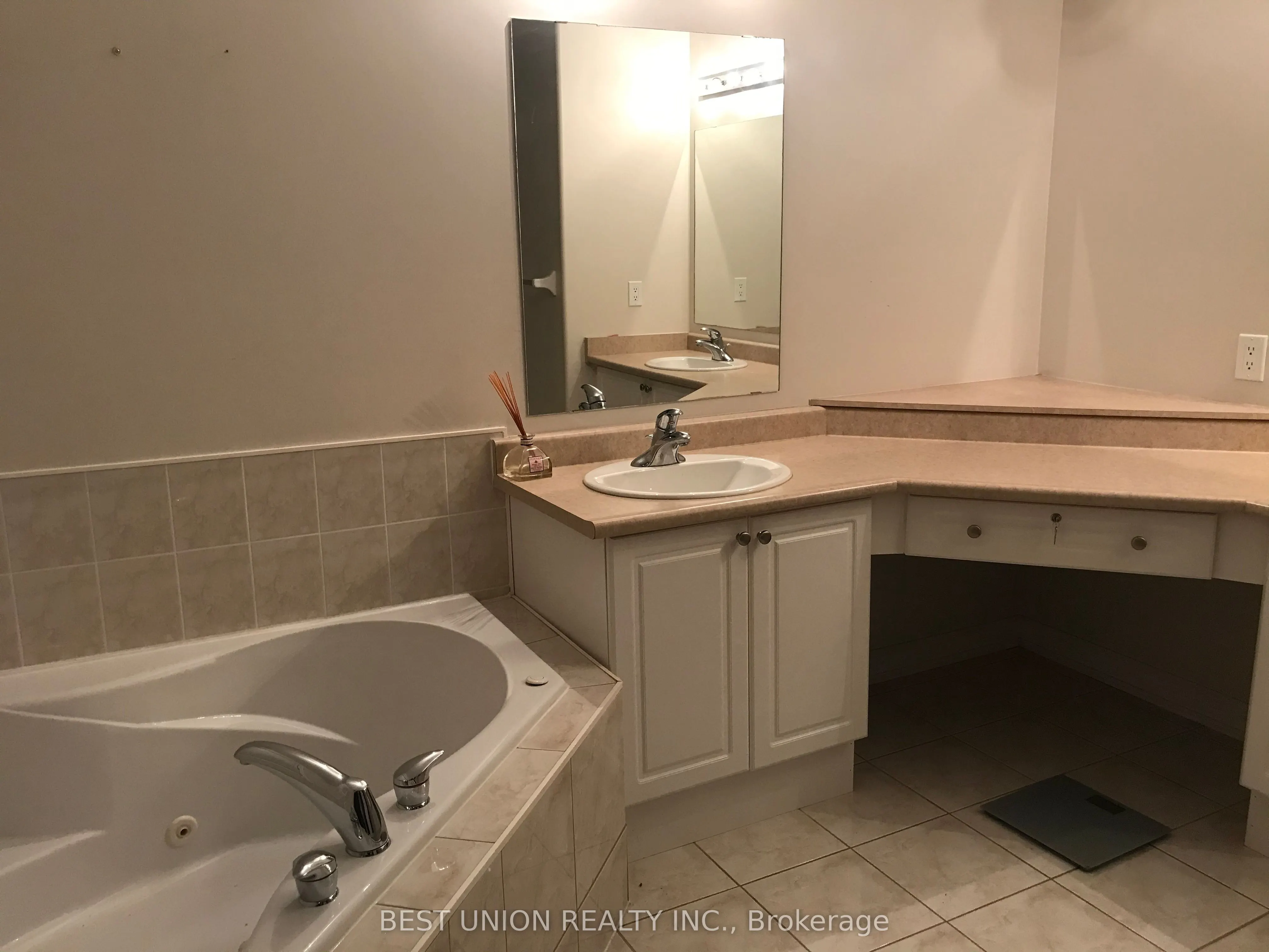 24 HEATHFIELD Avenue