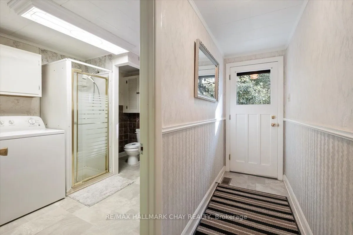 63 King Street S